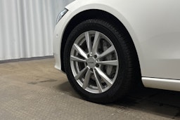 valkoinen Mercedes-Benz C 2023 kuva 13.