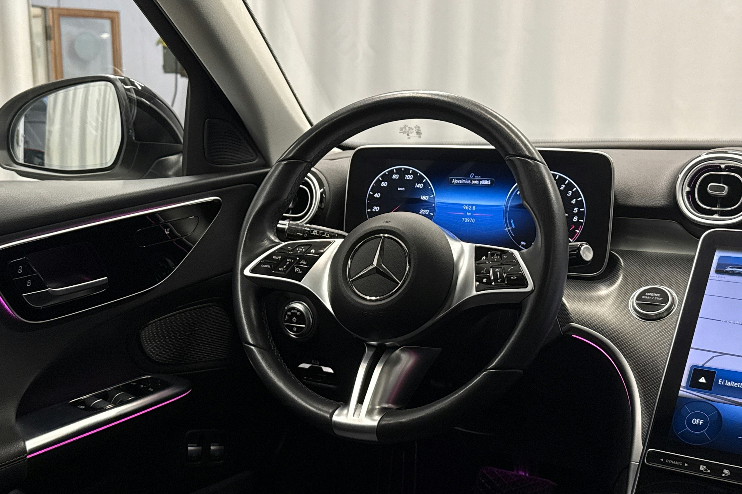 valkoinen Mercedes-Benz C 2023 kuva 14.