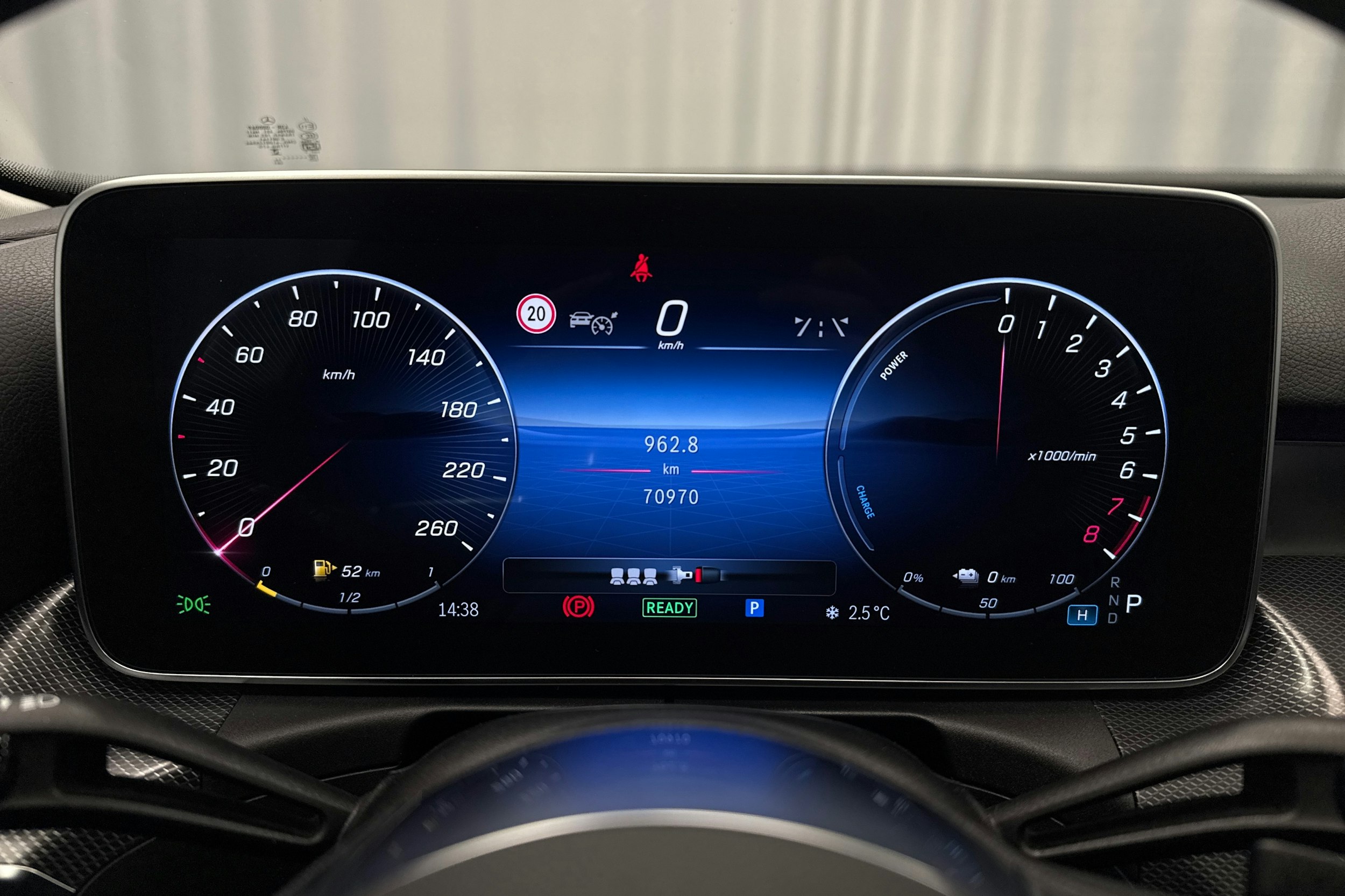 valkoinen Mercedes-Benz C 2023 kuva 17.