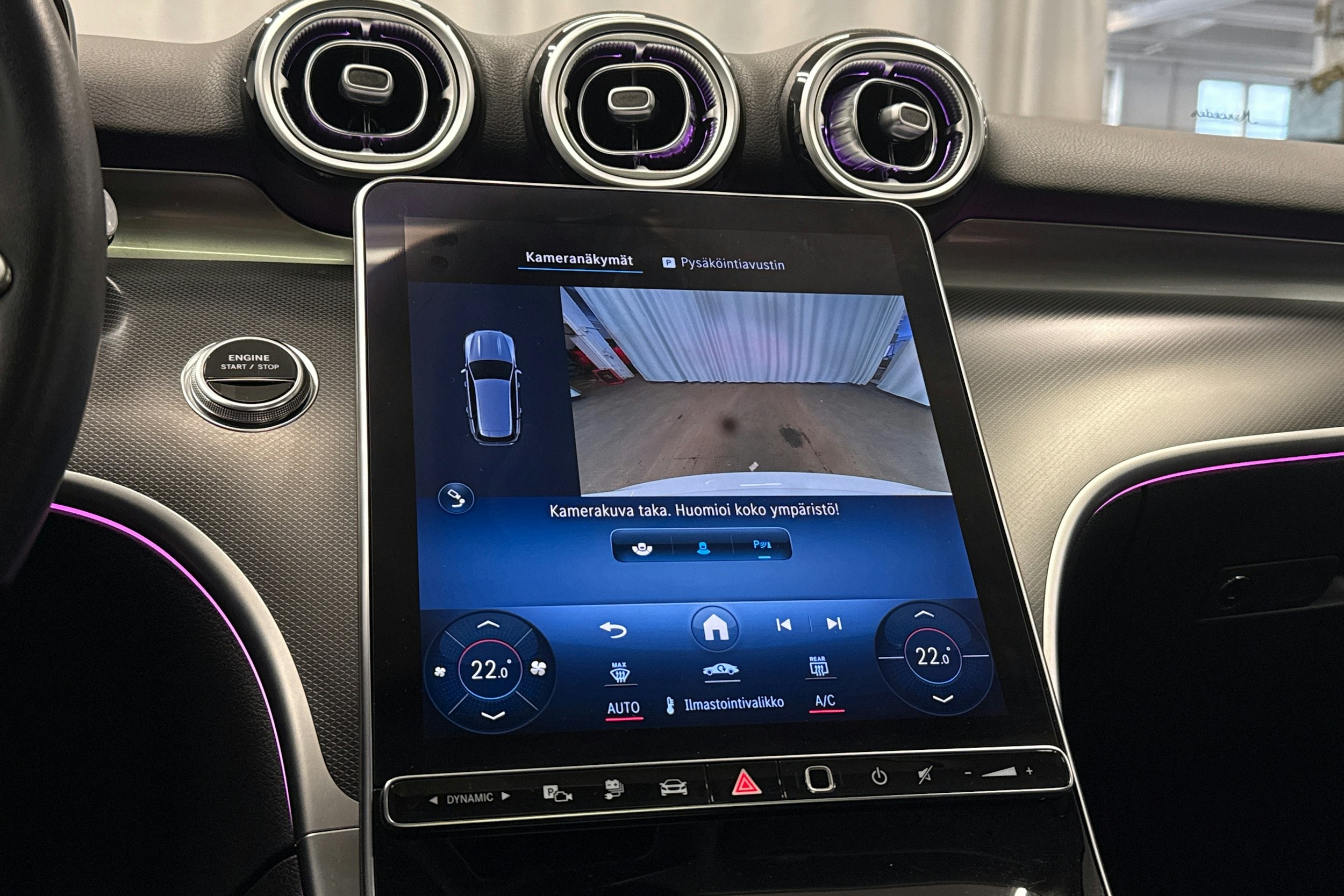 valkoinen Mercedes-Benz C 2023 kuva 20.