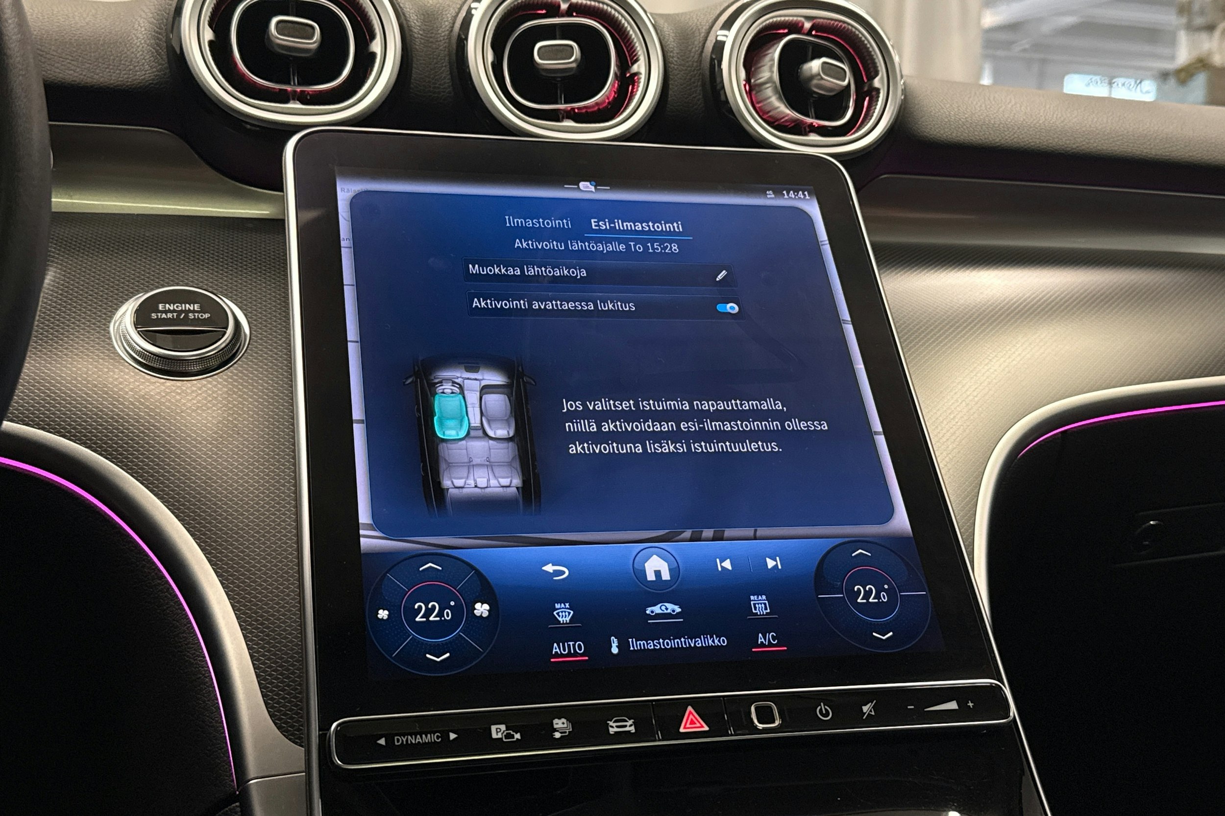 valkoinen Mercedes-Benz C 2023 kuva 22.