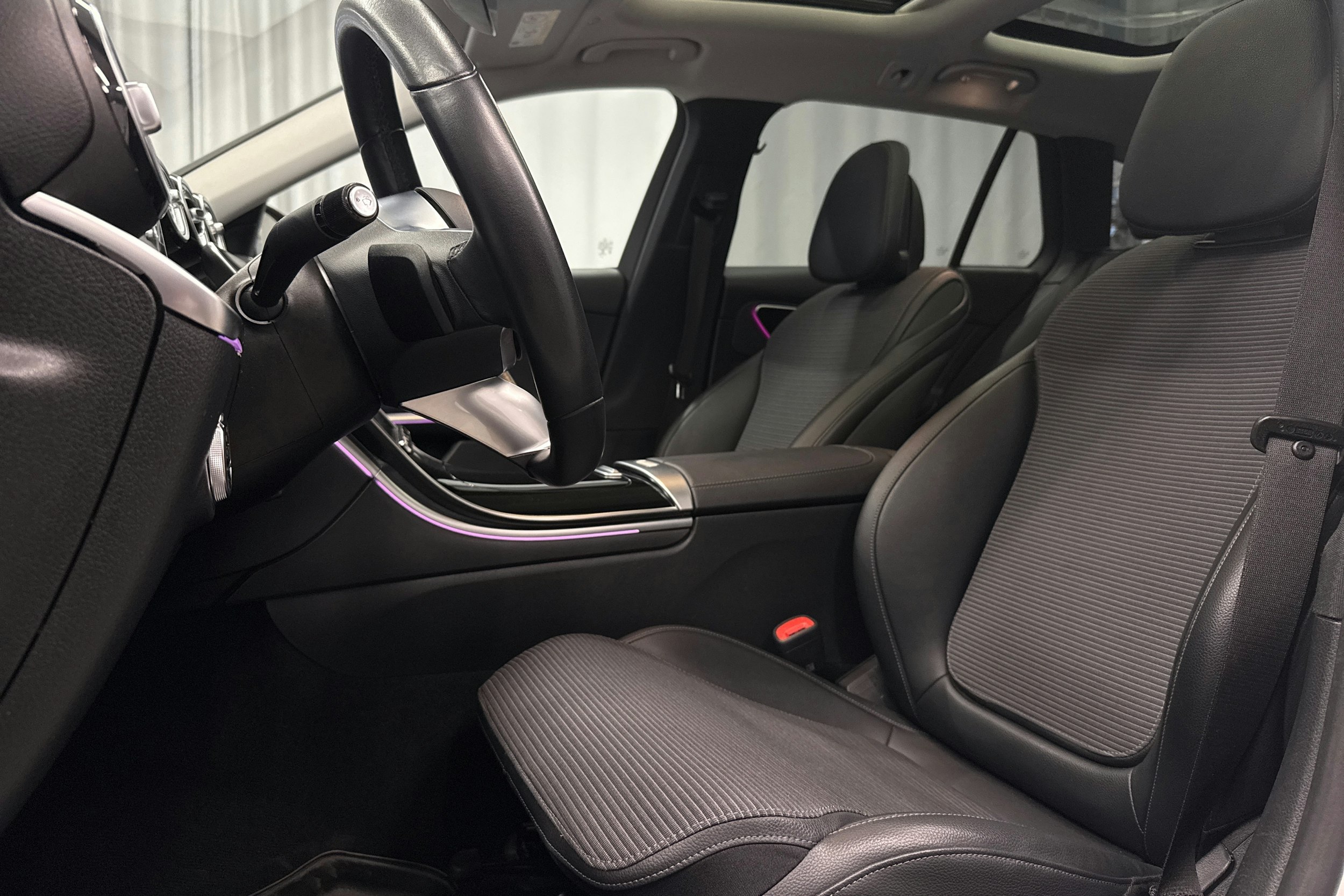 valkoinen Mercedes-Benz C 2023 kuva 24.