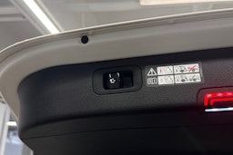 valkoinen Mercedes-Benz C 2023 kuva 27.