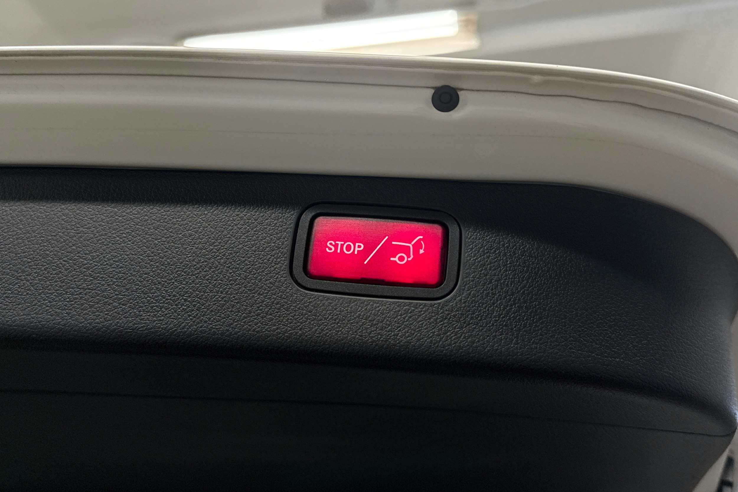 valkoinen Mercedes-Benz C 2023 kuva 28.