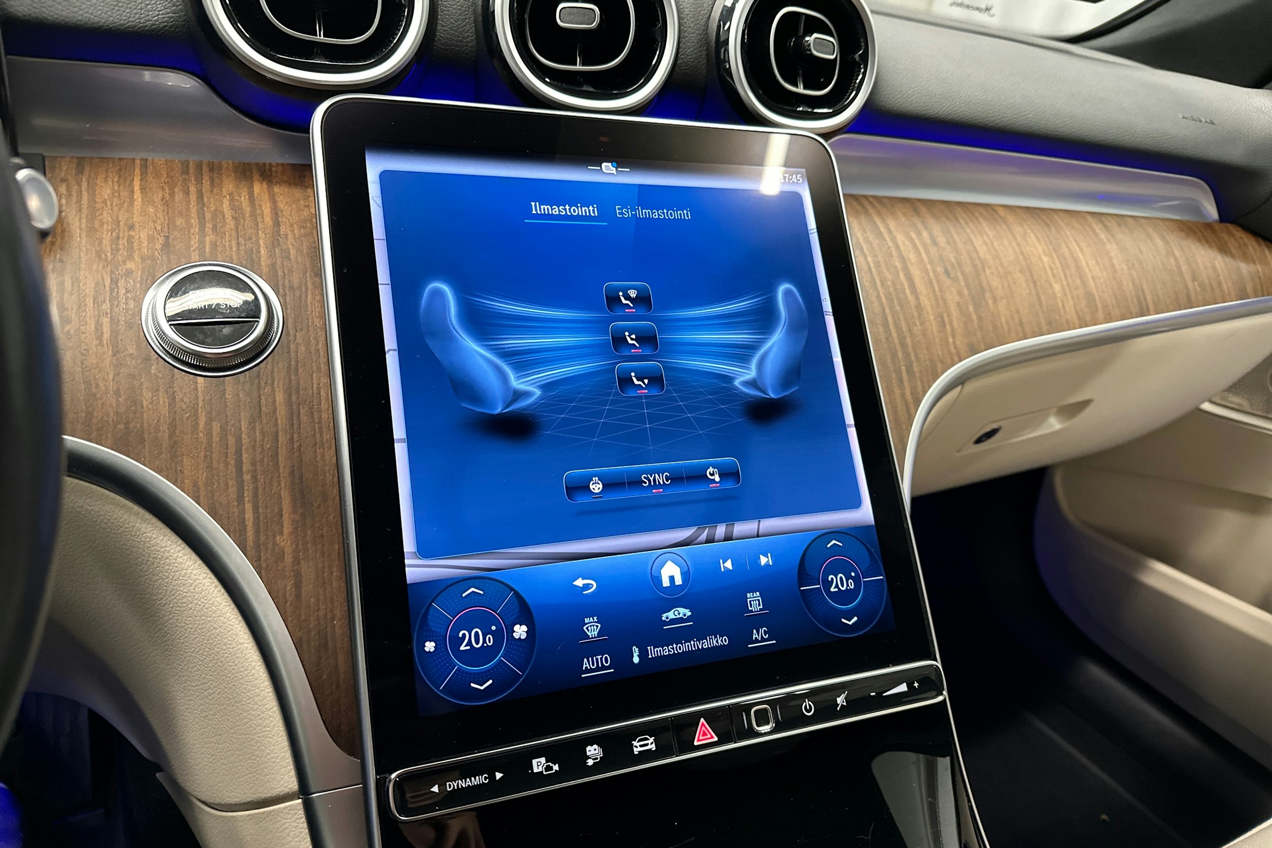 musta Mercedes-Benz C 2023 kuva 20.