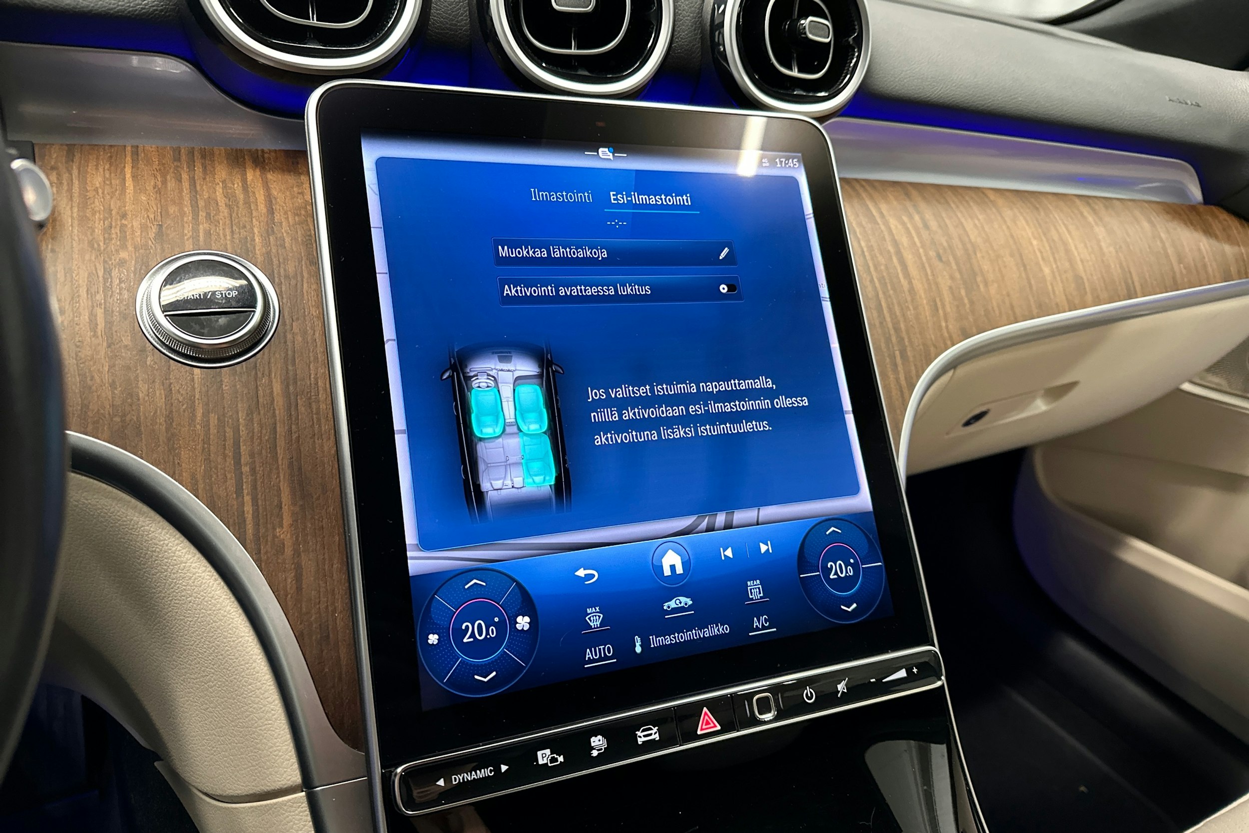 musta Mercedes-Benz C 2023 kuva 21.