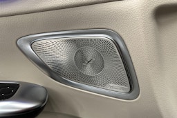 musta Mercedes-Benz C 2023 kuva 24.