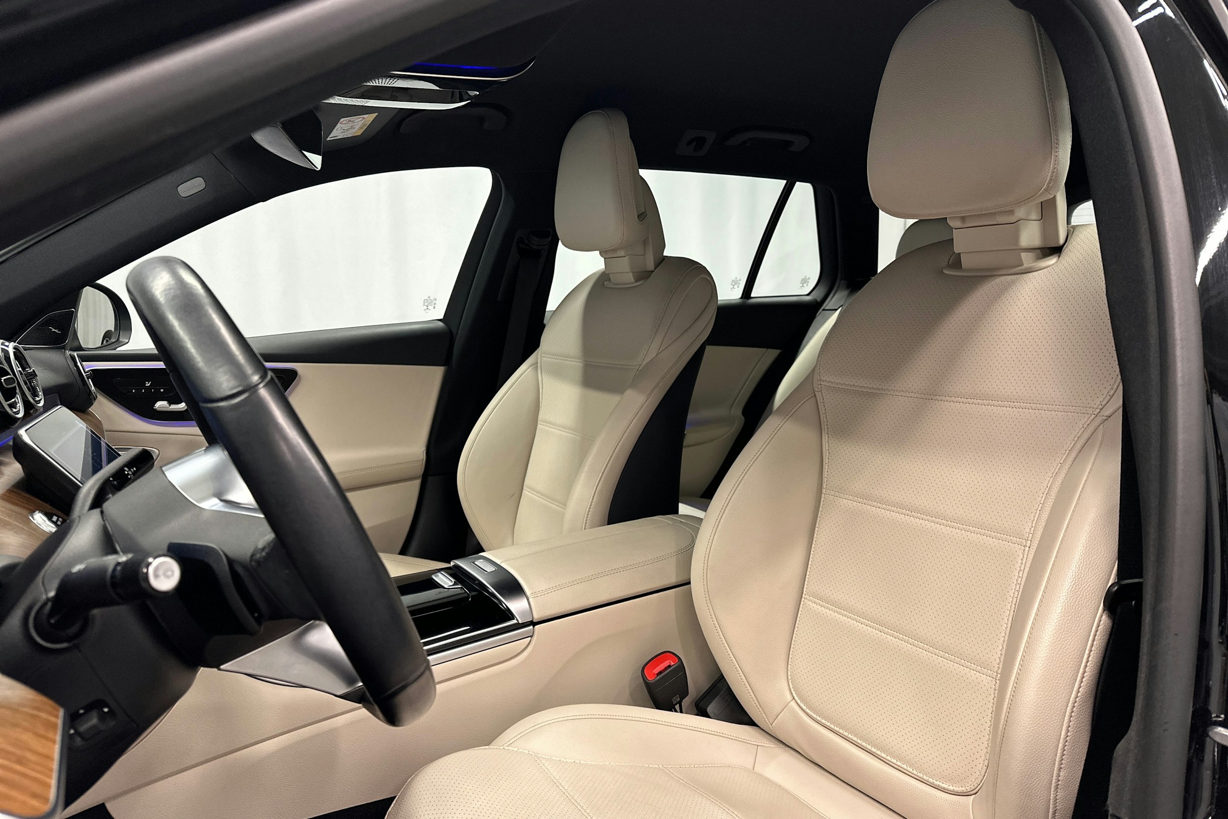 musta Mercedes-Benz C 2023 kuva 25.