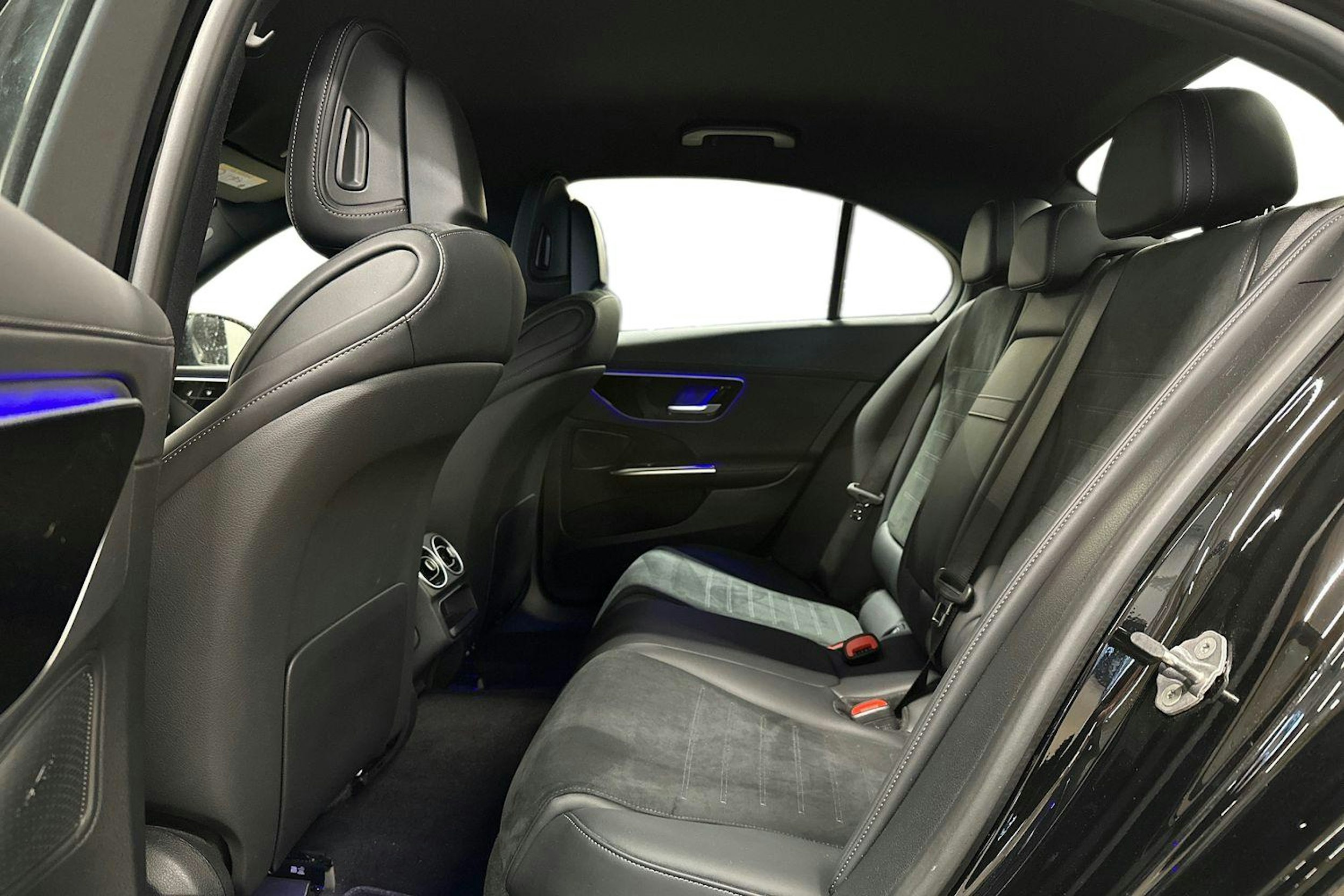 musta Mercedes-Benz C 2023 kuva 10.