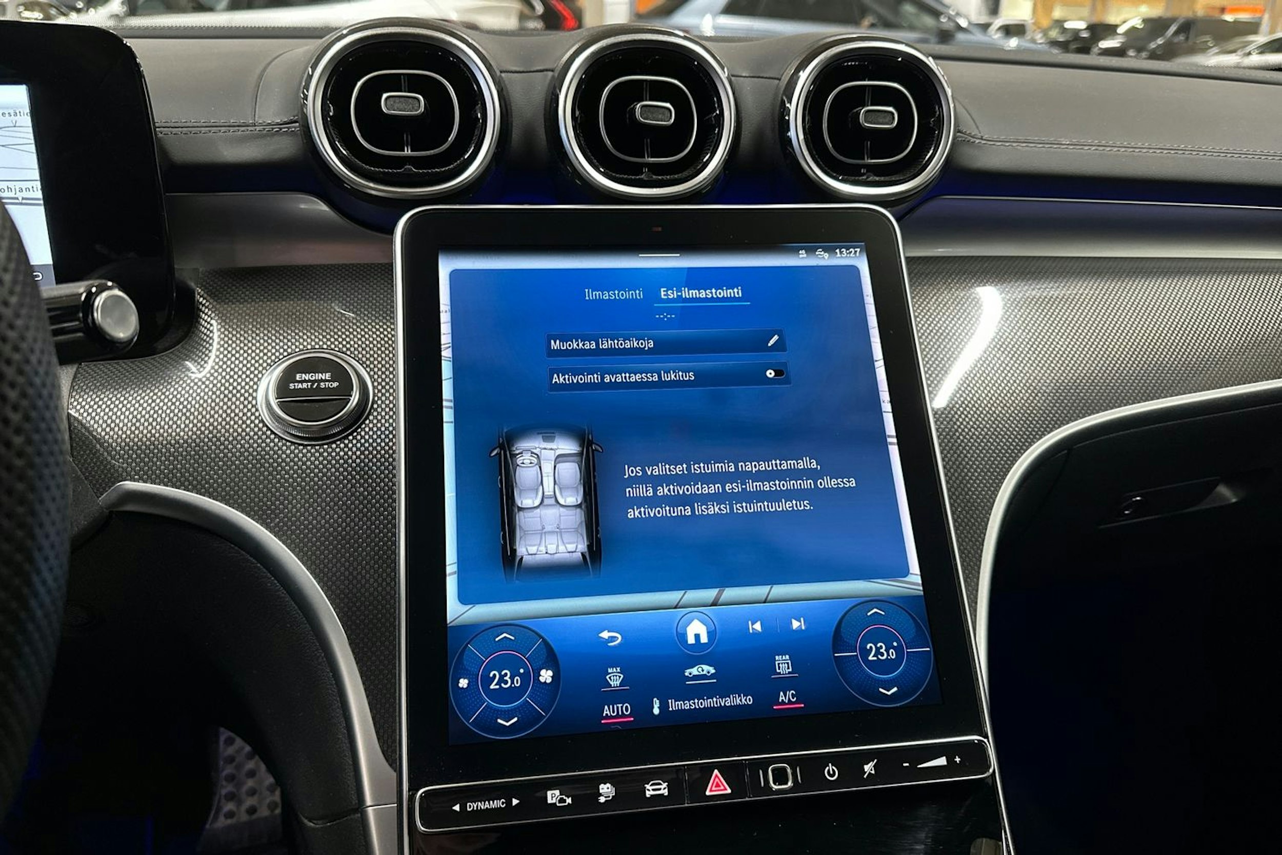 musta Mercedes-Benz C 2023 kuva 18.