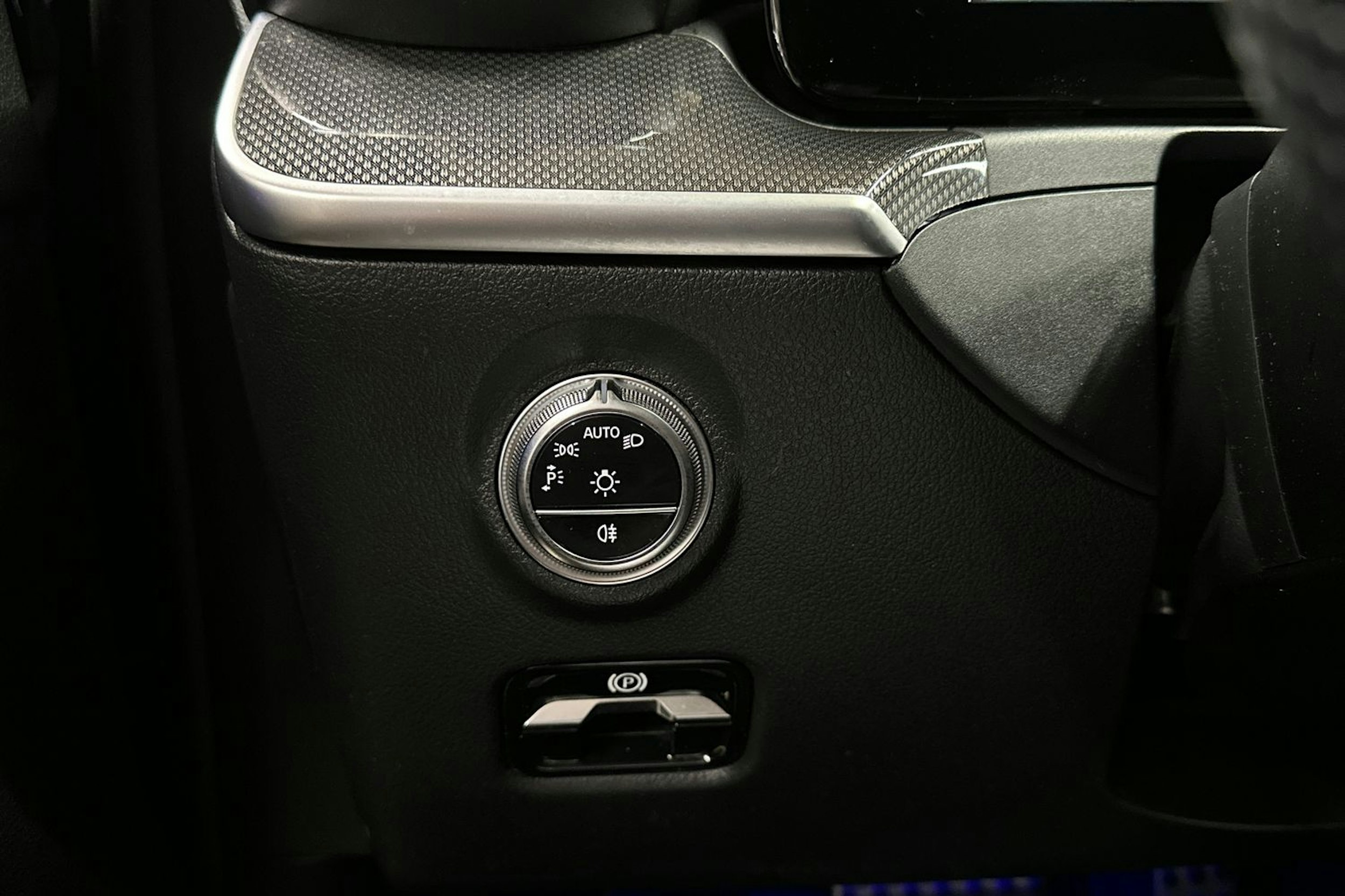 musta Mercedes-Benz C 2023 kuva 24.