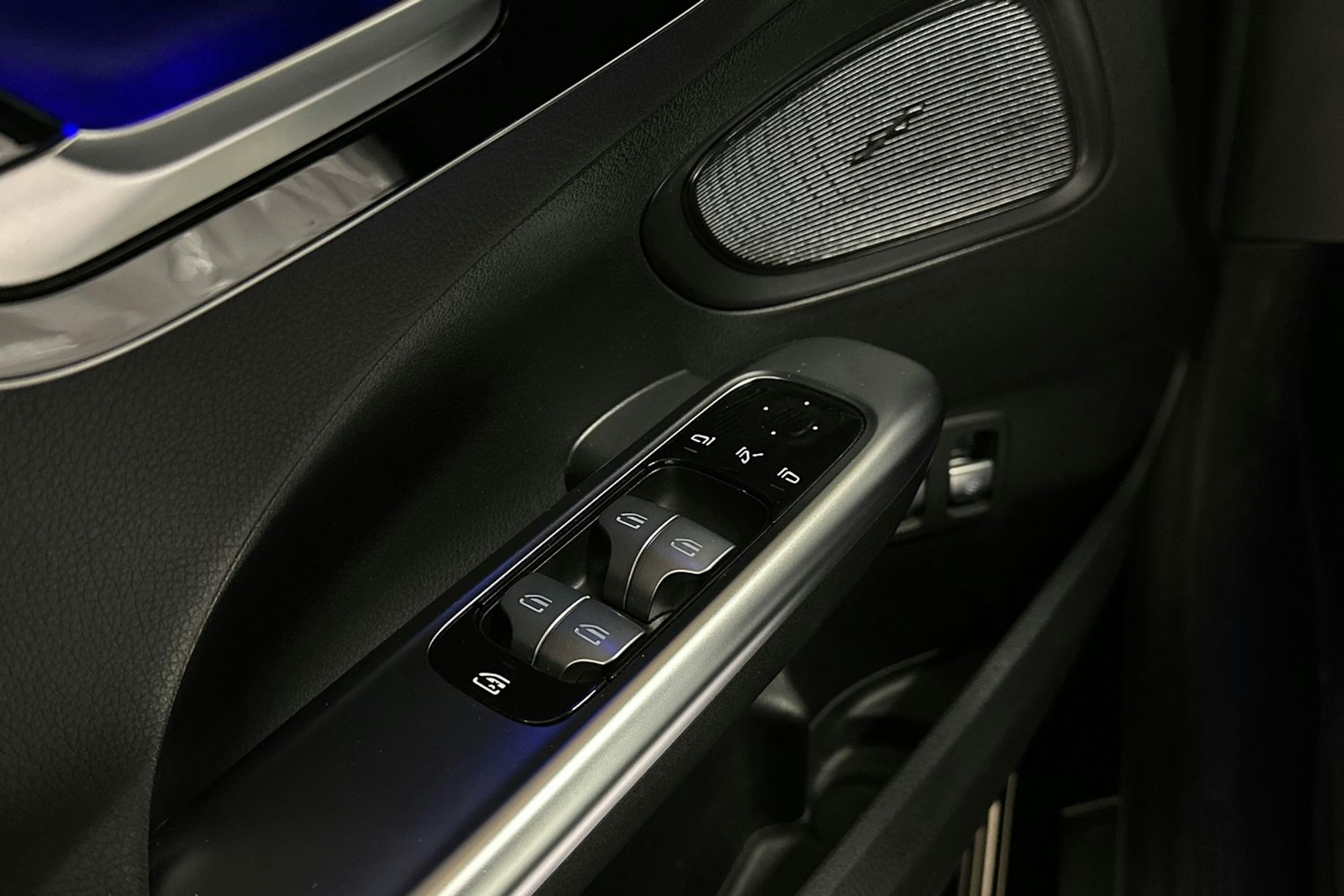 musta Mercedes-Benz C 2023 kuva 26.