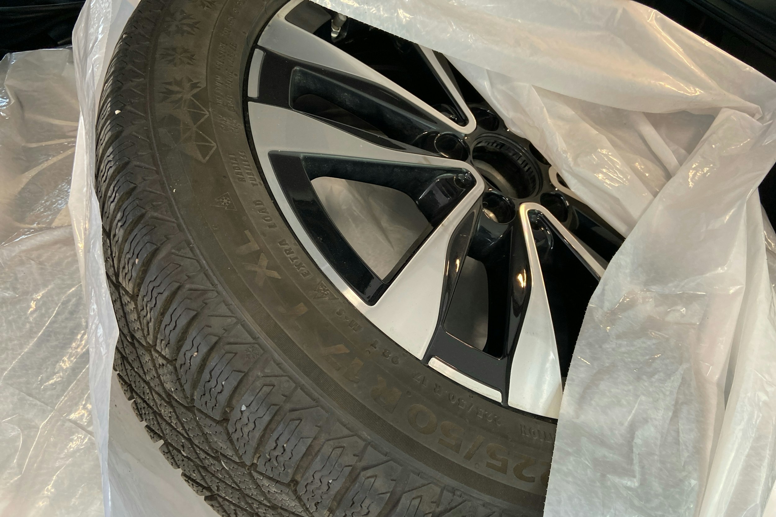 musta Mercedes-Benz C 2023 kuva 12.