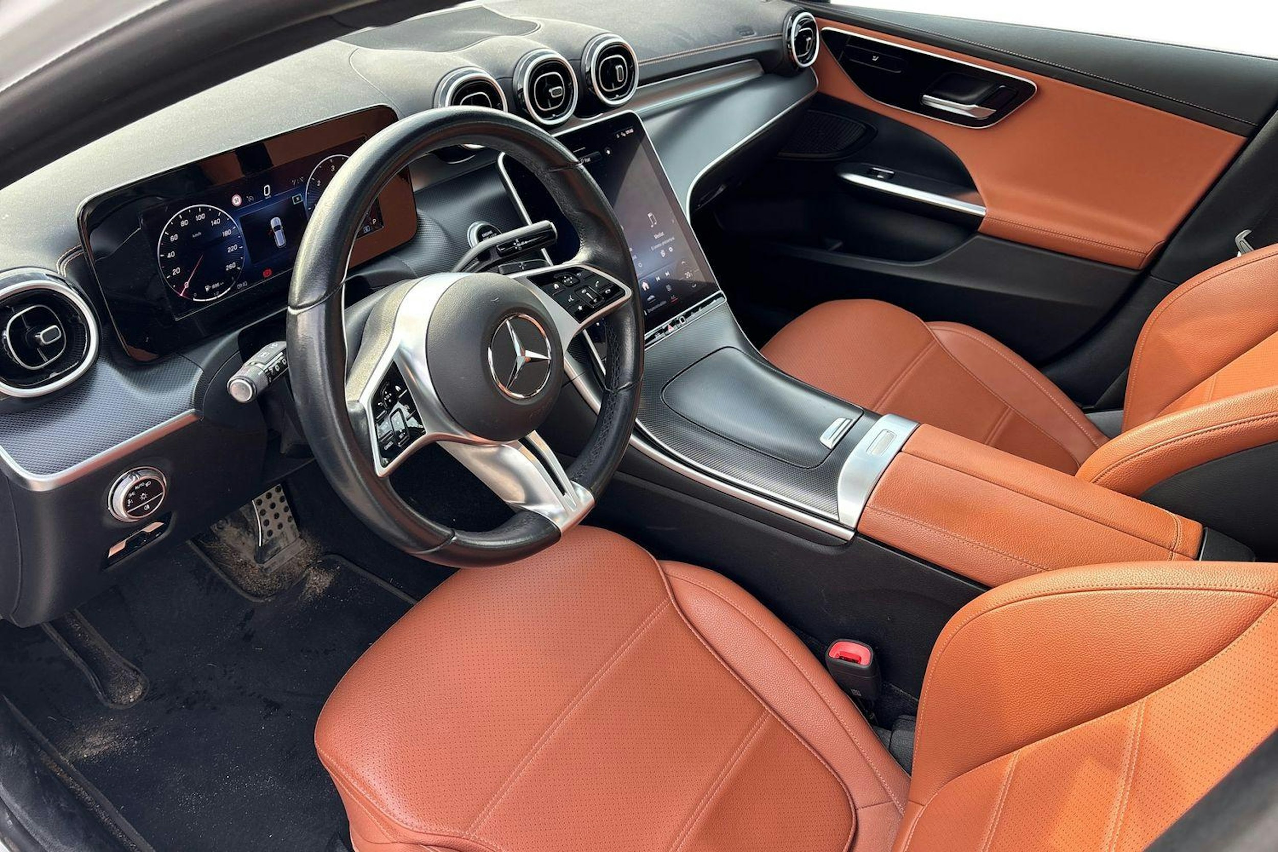 valkoinen Mercedes-Benz C 2023 kuva 3.