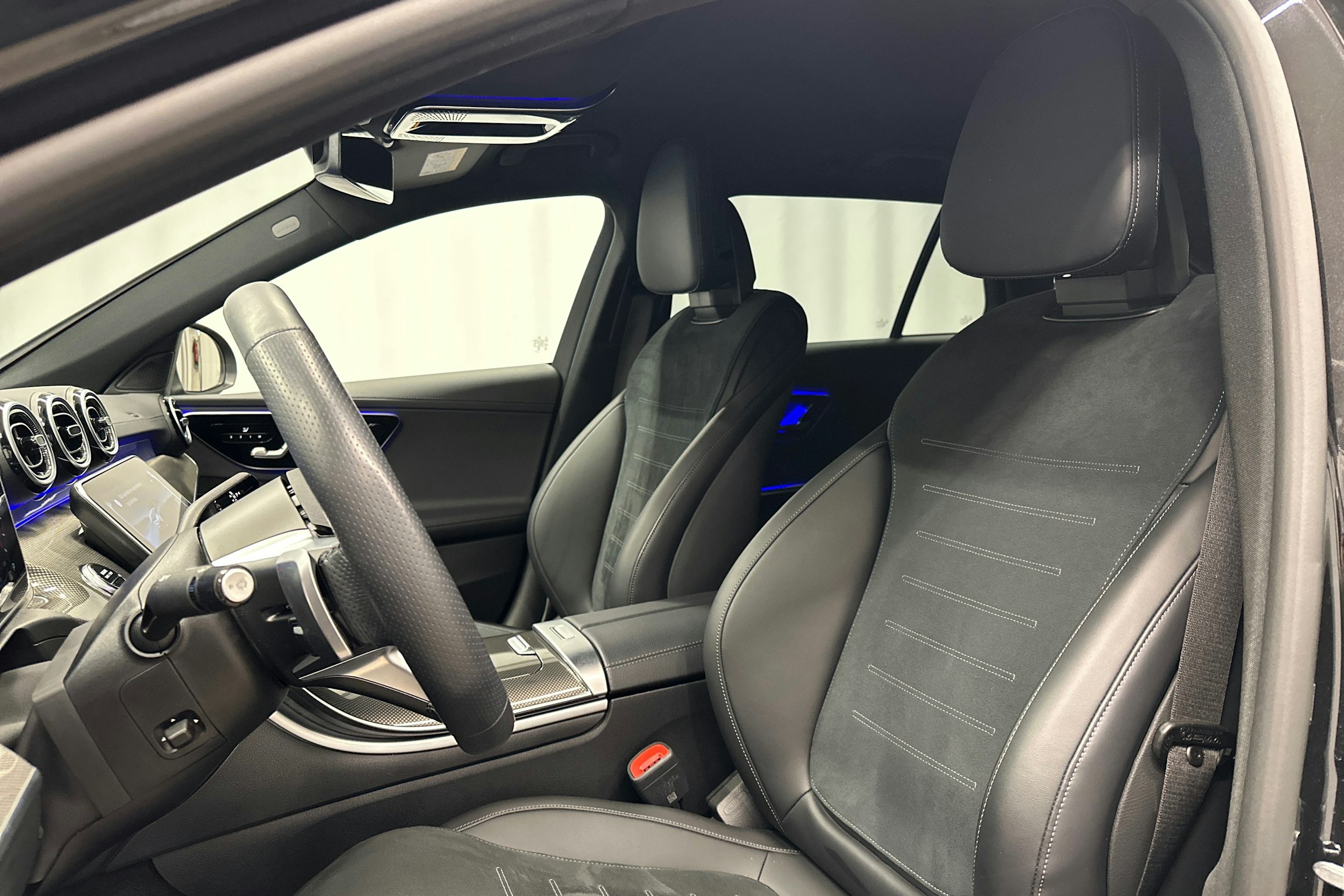 musta Mercedes-Benz C 2024 kuva 28.