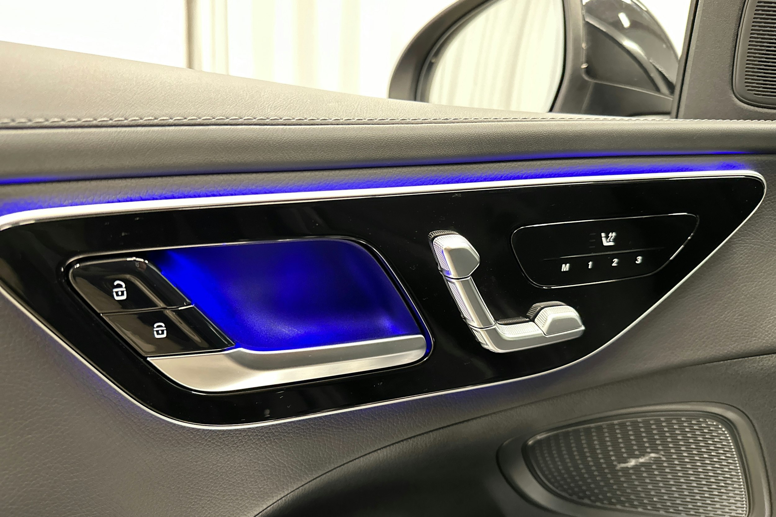musta Mercedes-Benz C 2024 kuva 29.