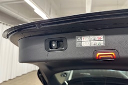 musta Mercedes-Benz C 2024 kuva 32.