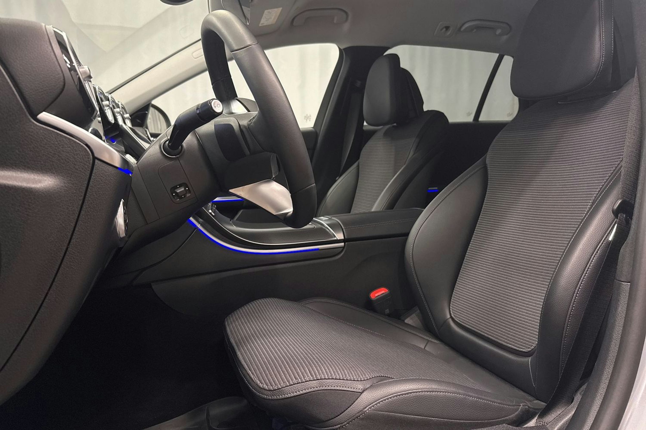 hopea Mercedes-Benz C 2024 kuva 23.