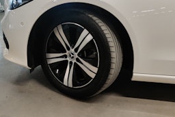 valkoinen Mercedes-Benz C 2024 kuva 7.