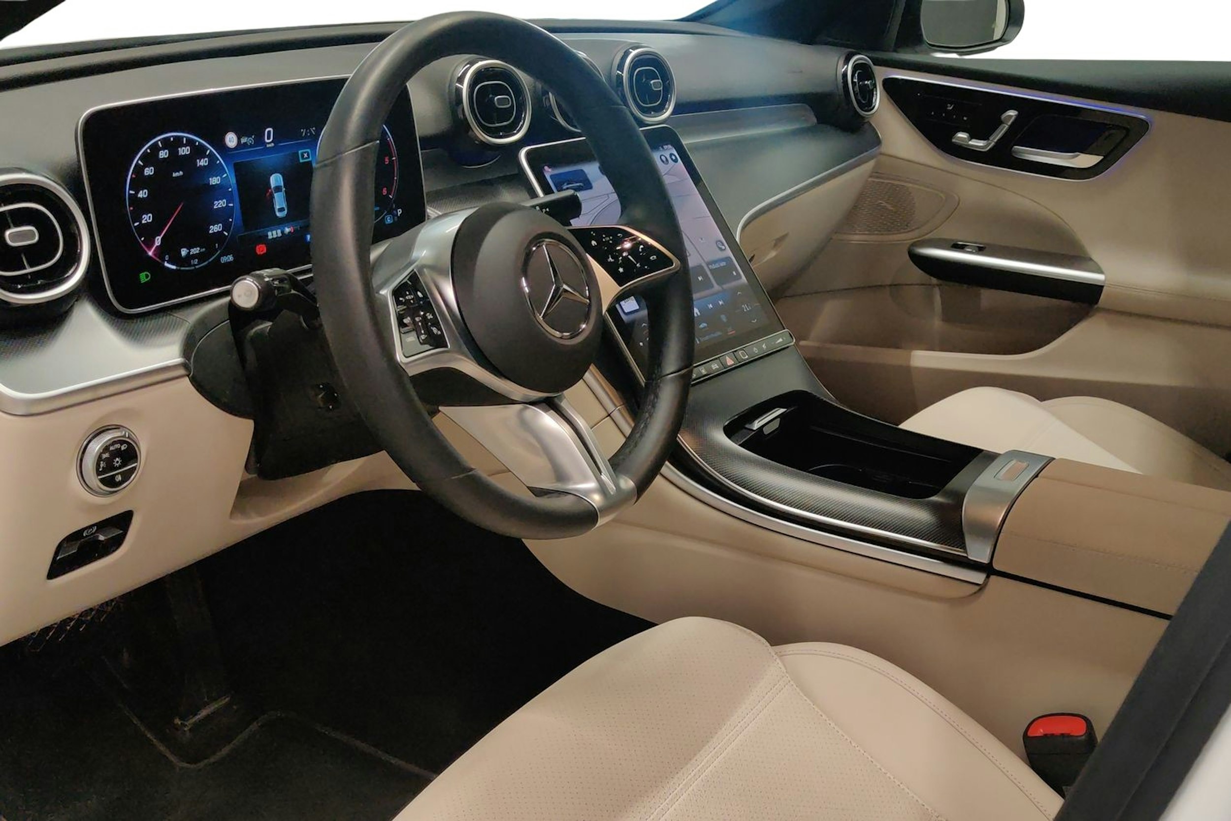 valkoinen Mercedes-Benz C 2024 kuva 8.