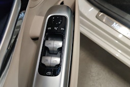 valkoinen Mercedes-Benz C 2024 kuva 25.