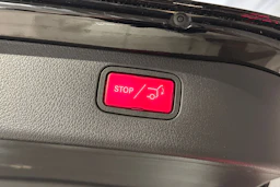 musta Mercedes-Benz C 2025 kuva 18.