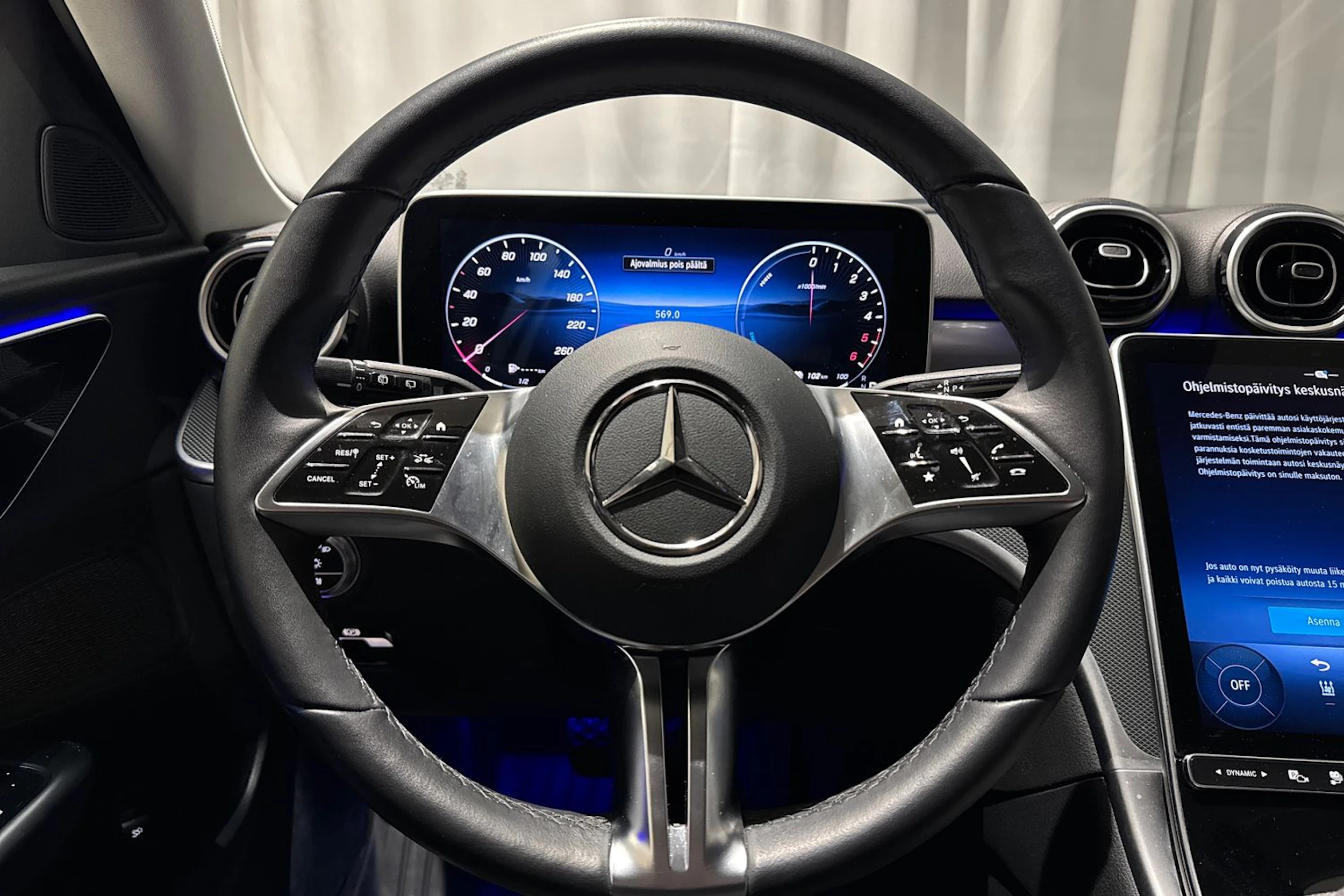 musta Mercedes-Benz C 2025 kuva 22.