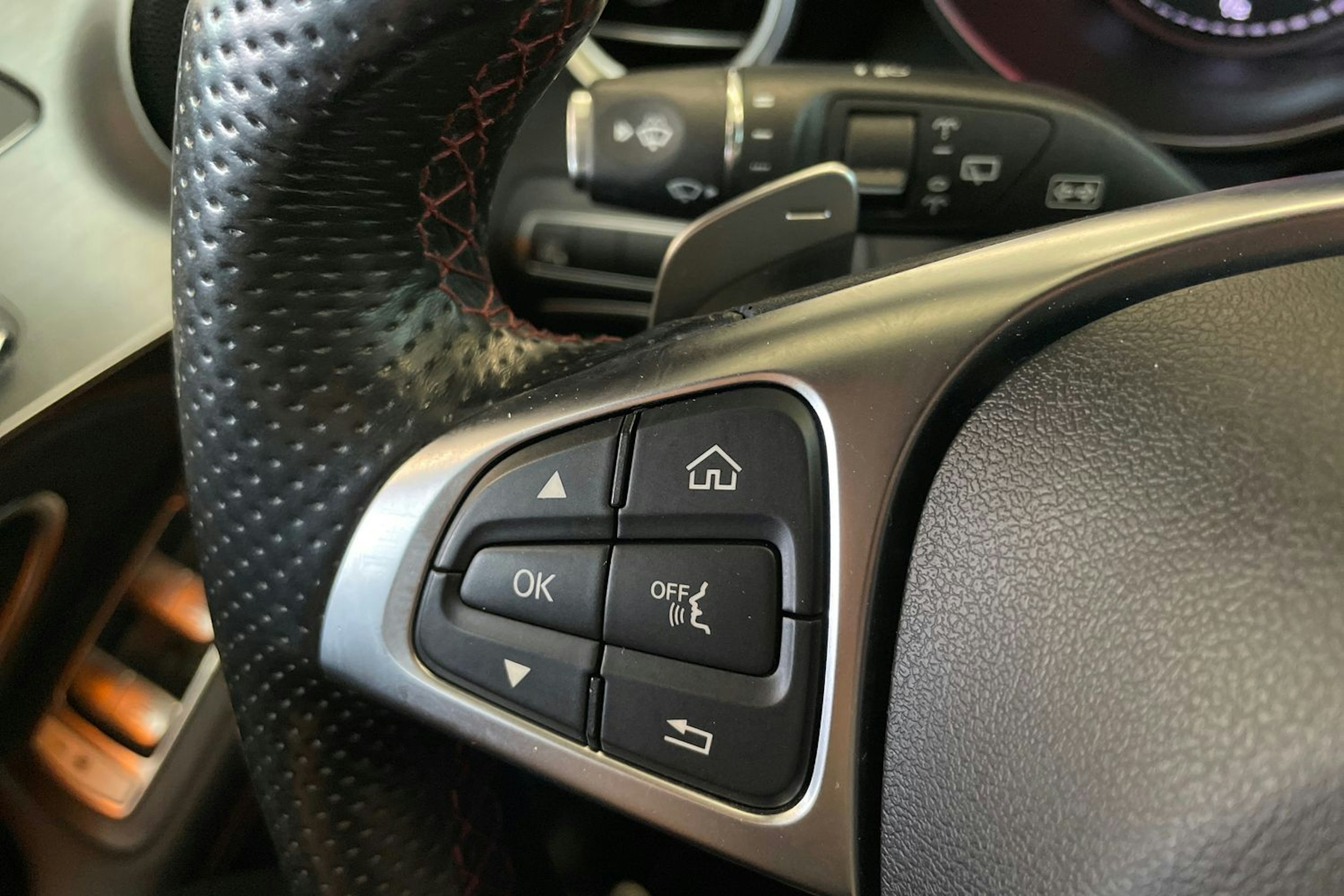 sininen Mercedes-Benz C 43 AMG 2017 kuva 19.