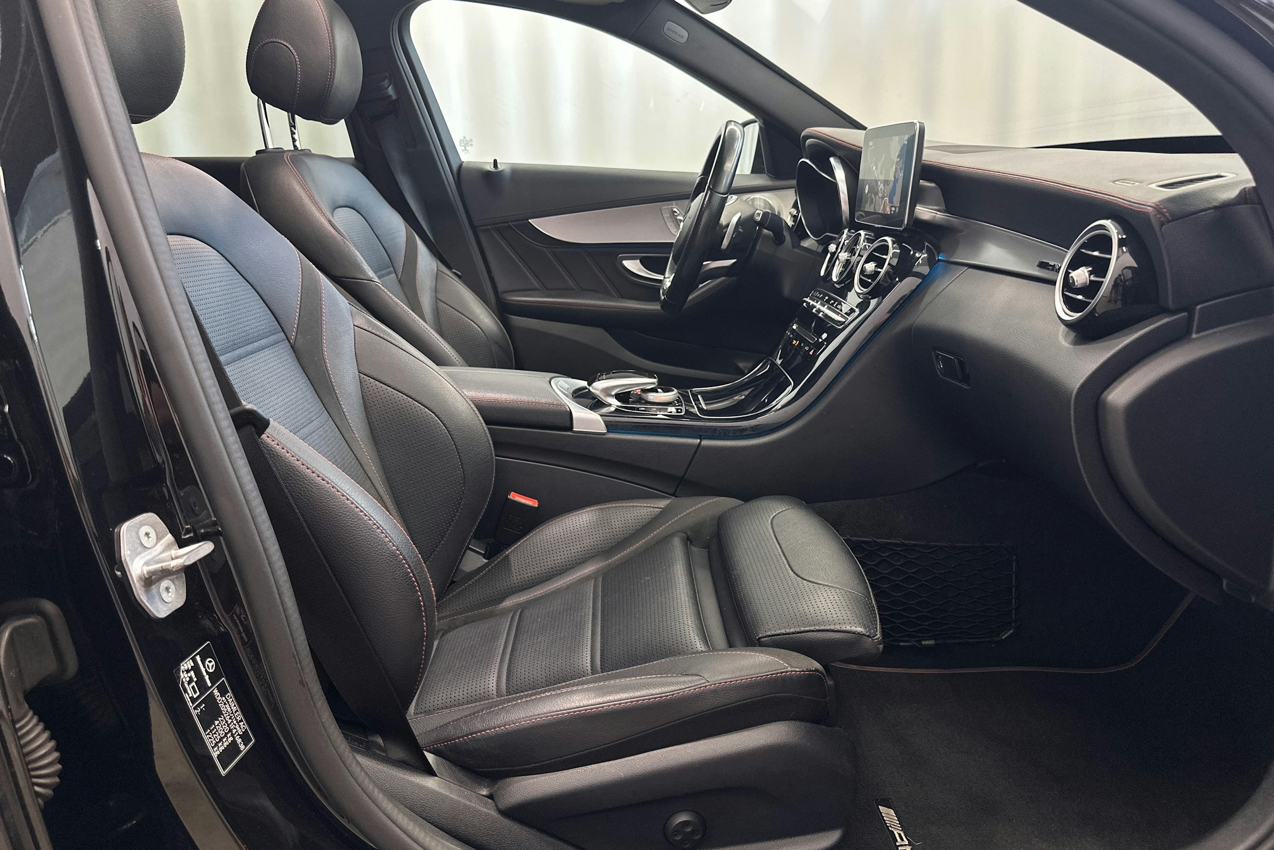 musta Mercedes-Benz C 43 AMG 2017 kuva 13.