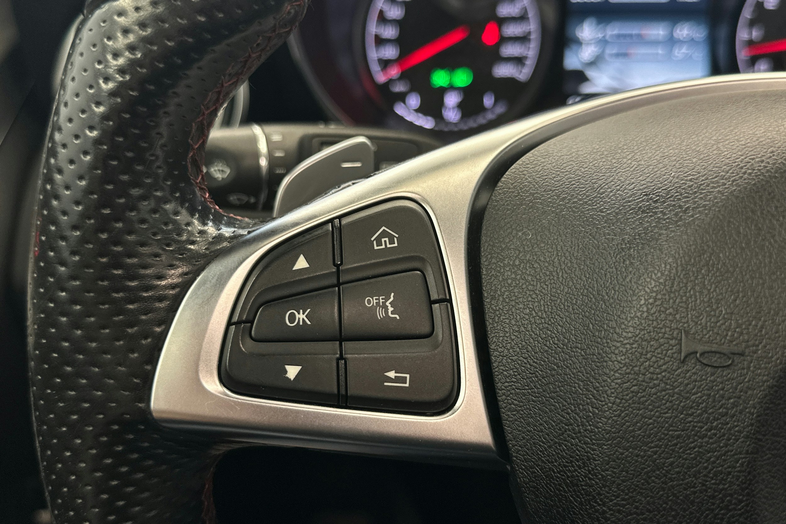 musta Mercedes-Benz C 43 AMG 2017 kuva 19.