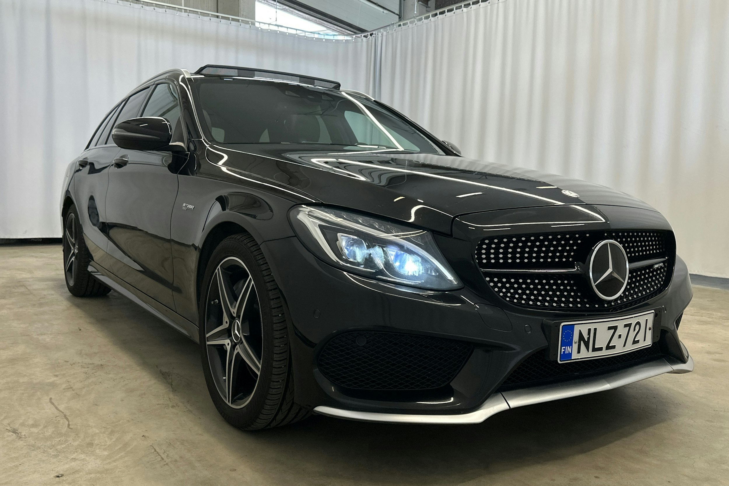 musta Mercedes-Benz C 43 AMG 2017 kuva 31.