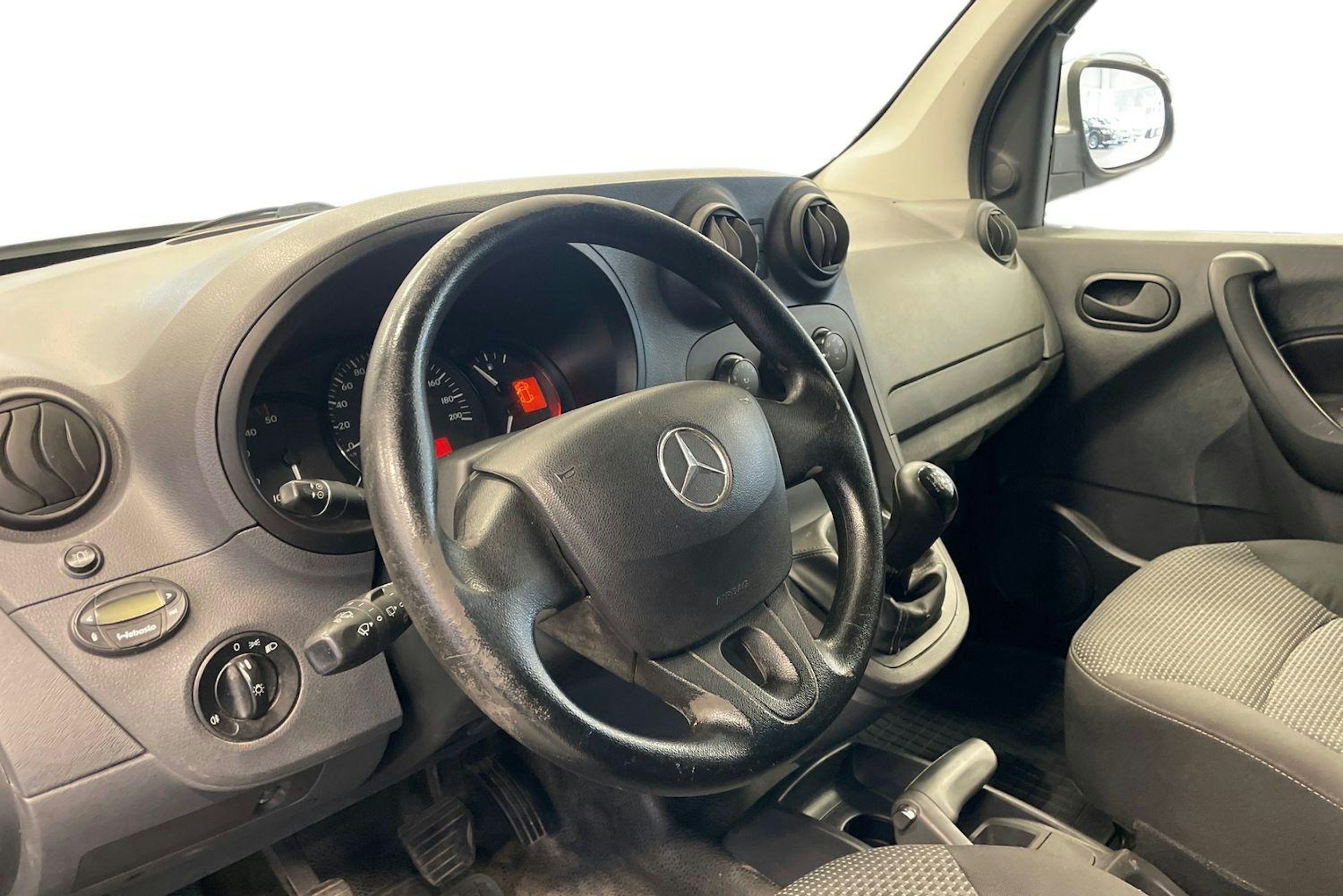 Harmaa Mercedes-Benz CITAN 2013 kuva 8.