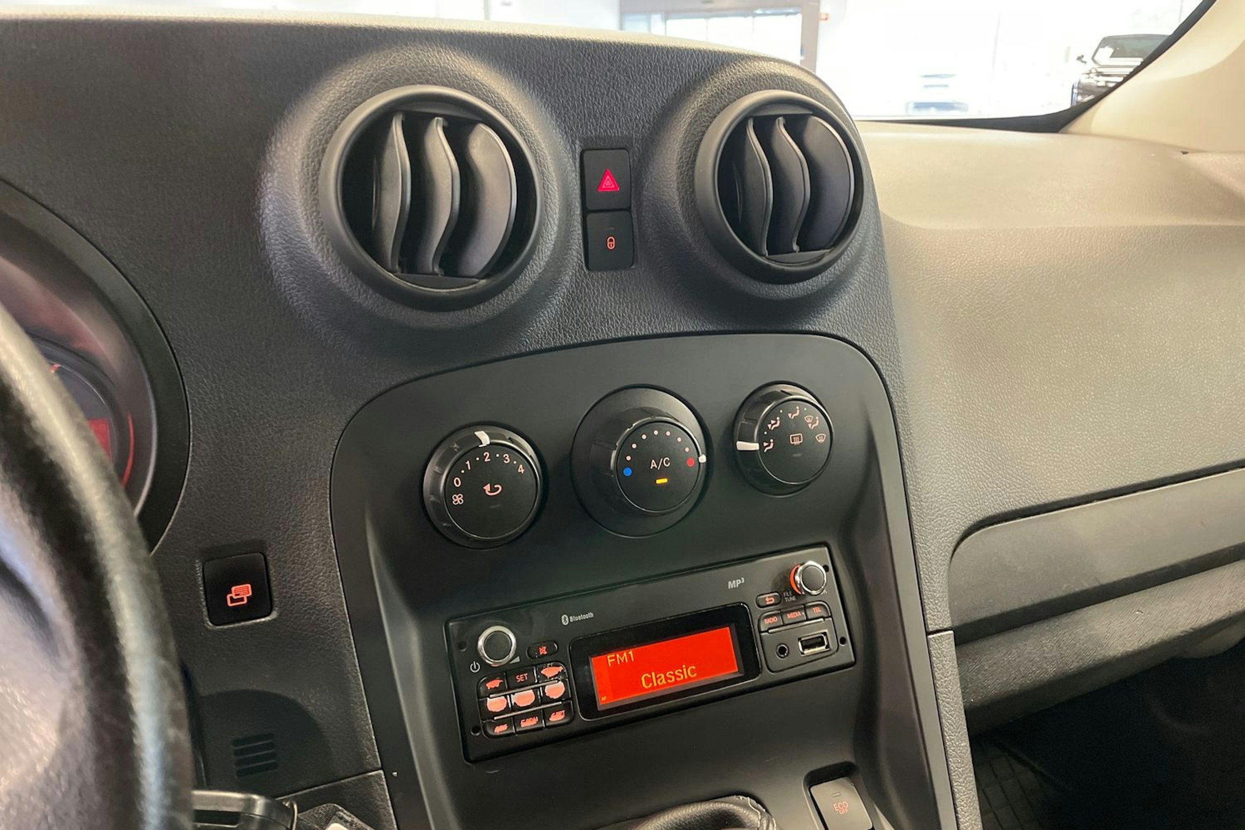 Harmaa Mercedes-Benz CITAN 2013 kuva 12.