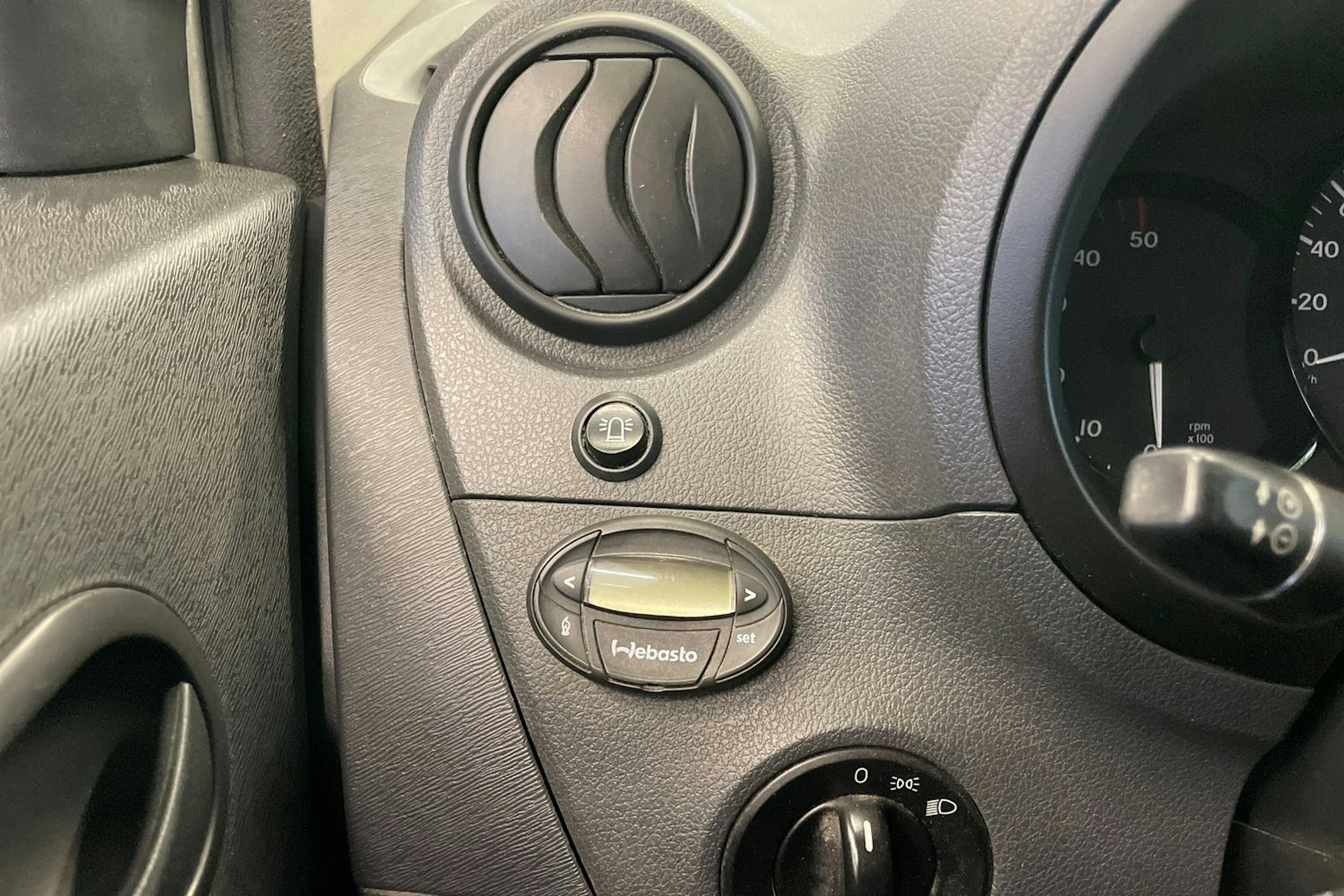 Harmaa Mercedes-Benz CITAN 2013 kuva 13.