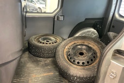 Harmaa Mercedes-Benz CITAN 2013 kuva 16.