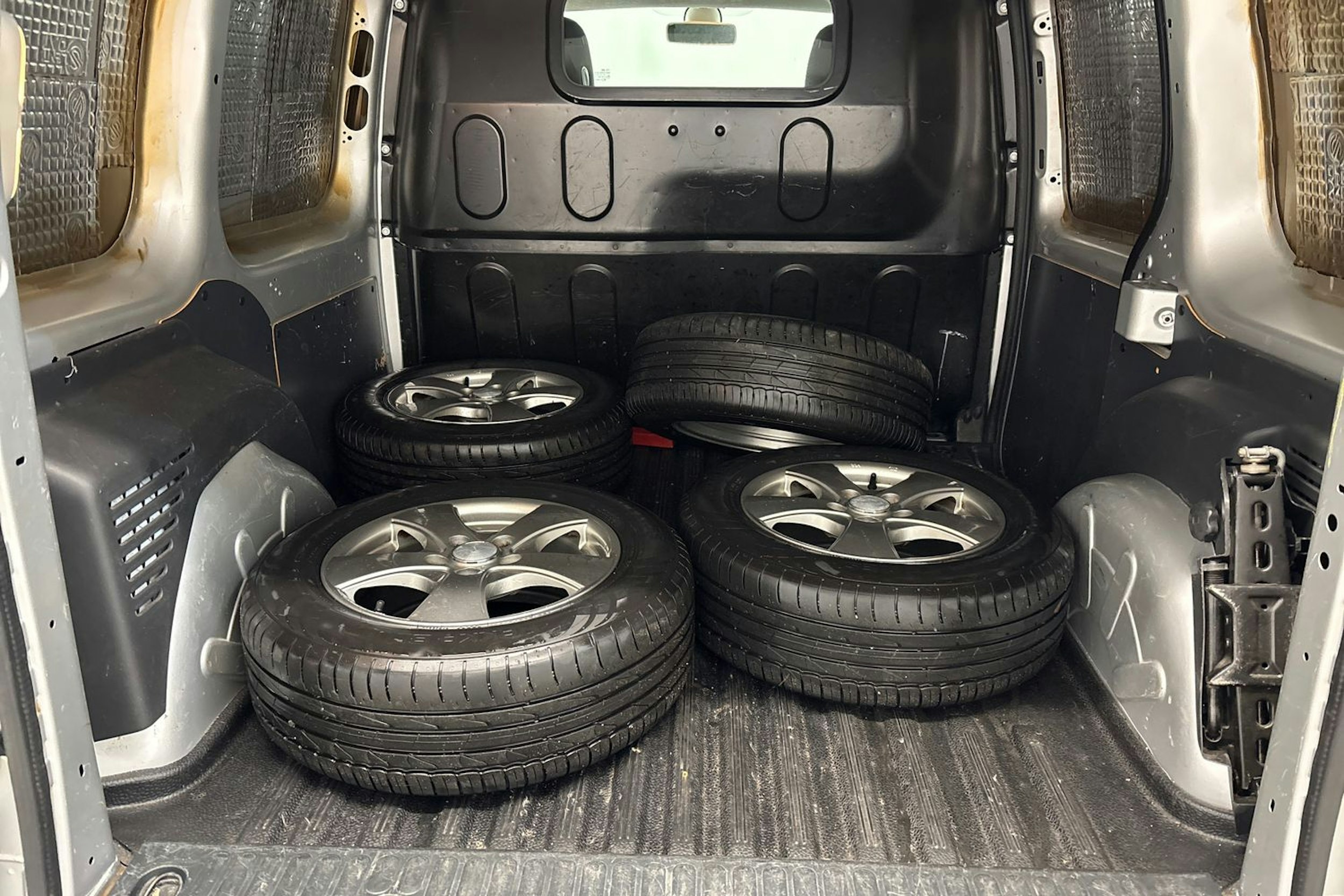 harmaa Mercedes-Benz Citan 2013 kuva 16.