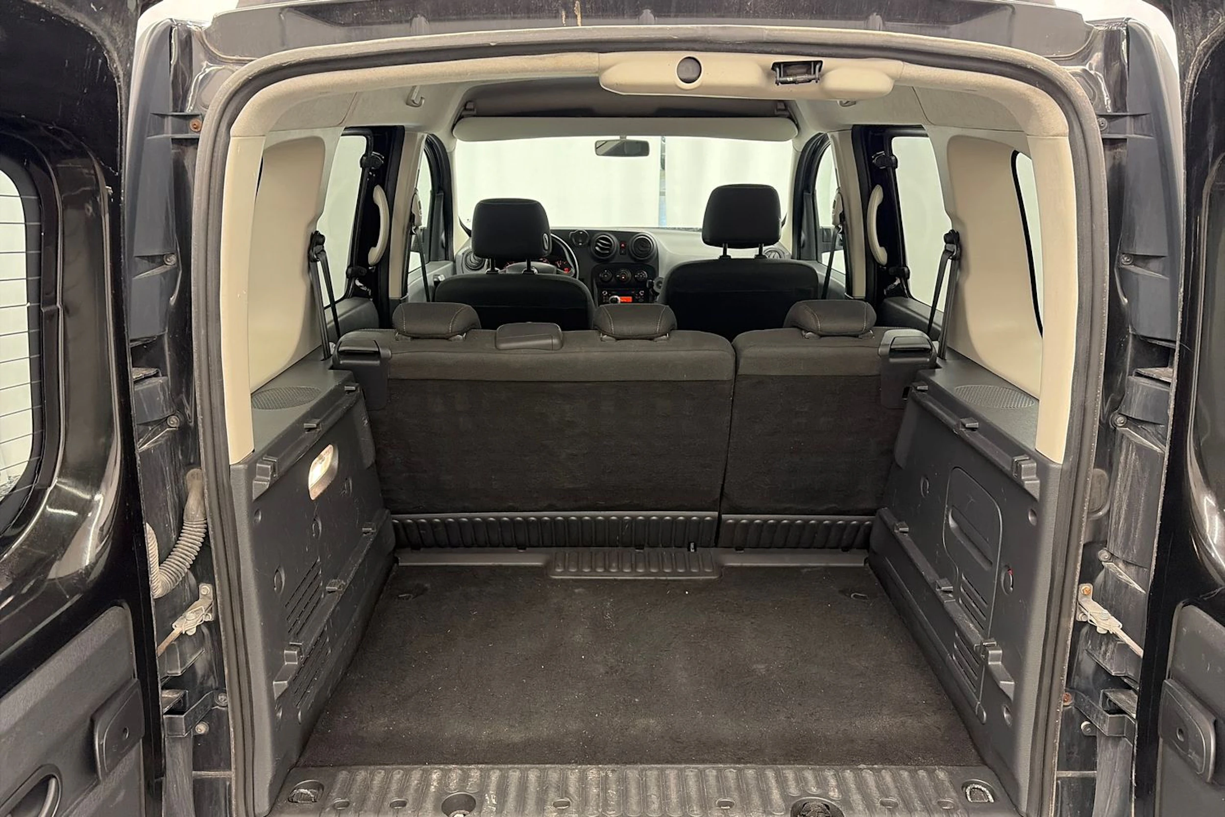 musta Mercedes-Benz Citan 2013 kuva 15.