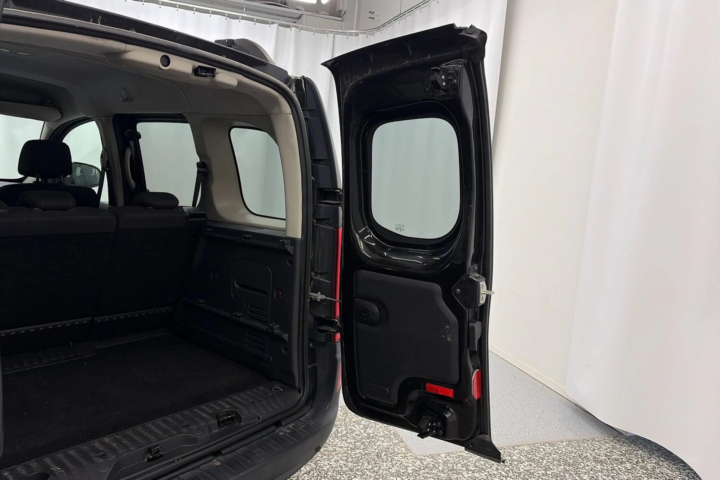 musta Mercedes-Benz Citan 2013 kuva 17.