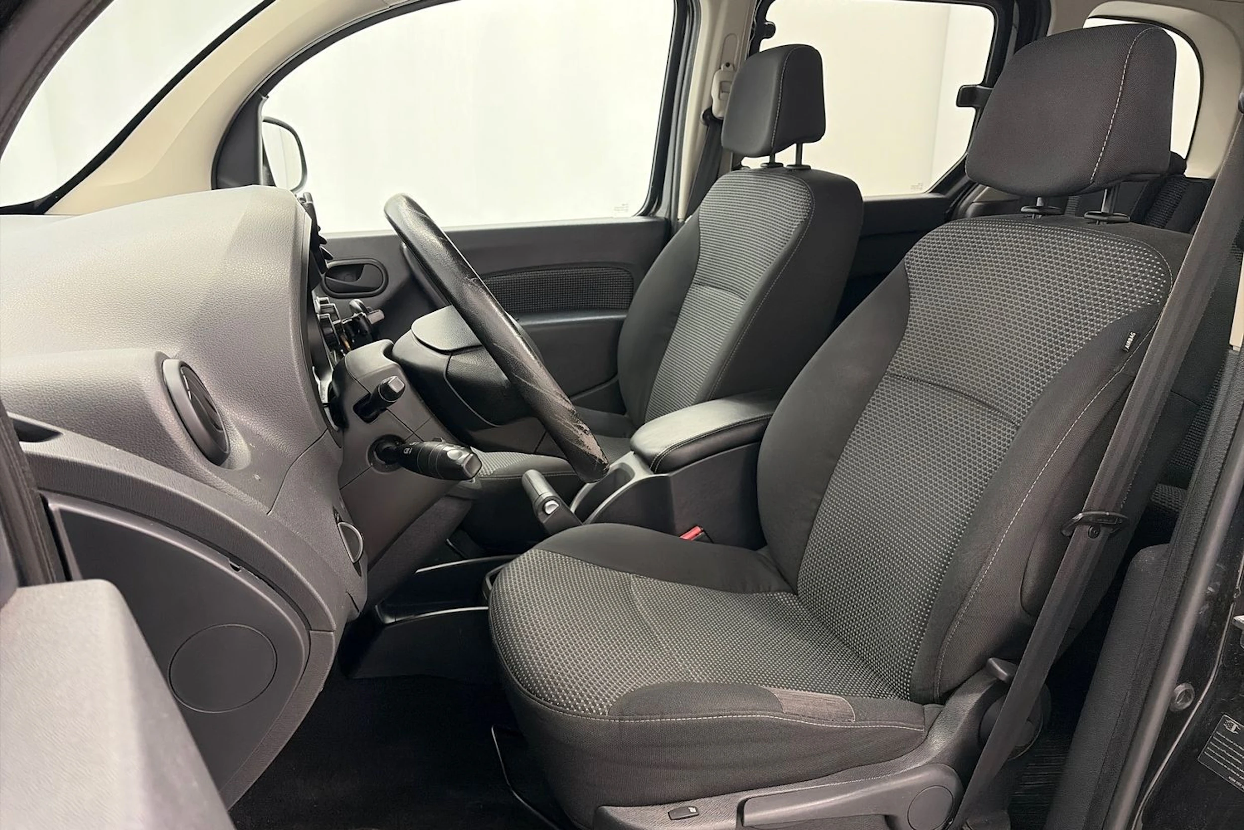 musta Mercedes-Benz Citan 2013 kuva 18.