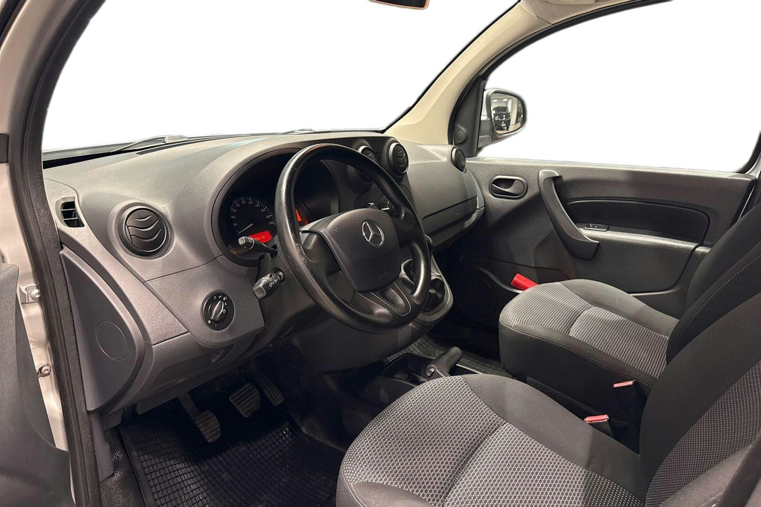 Harmaa Mercedes-Benz CITAN 2013 kuva 8.