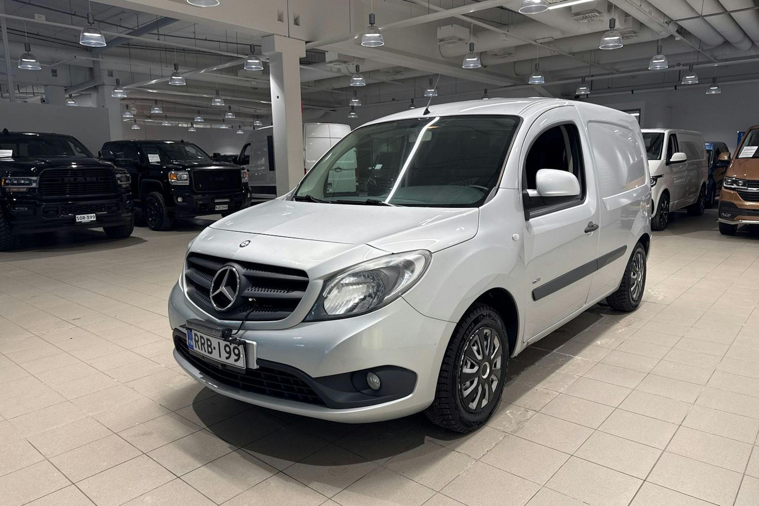 Harmaa Mercedes-Benz CITAN 2013 kuva 13.