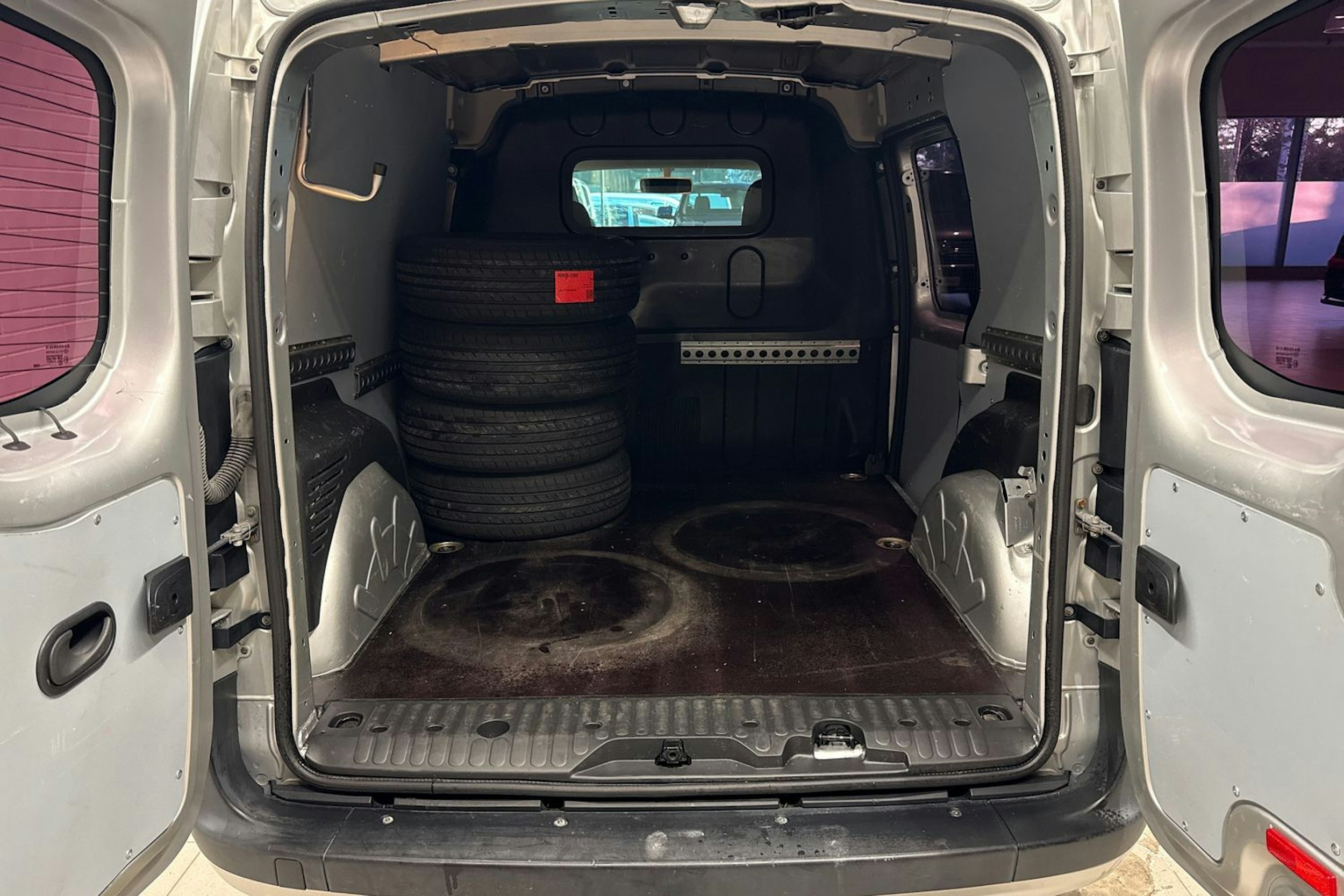 Harmaa Mercedes-Benz CITAN 2013 kuva 16.