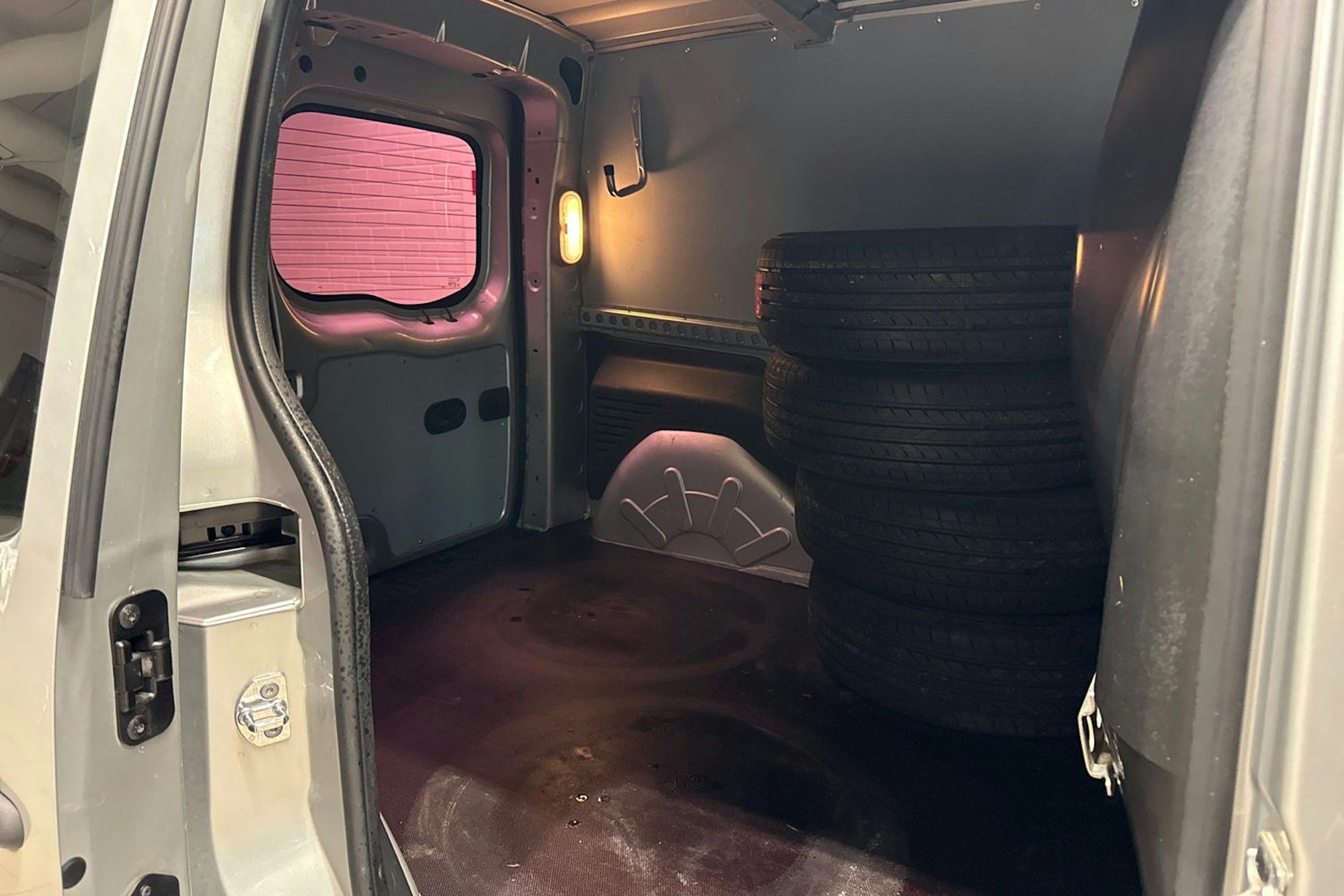 Harmaa Mercedes-Benz CITAN 2013 kuva 17.