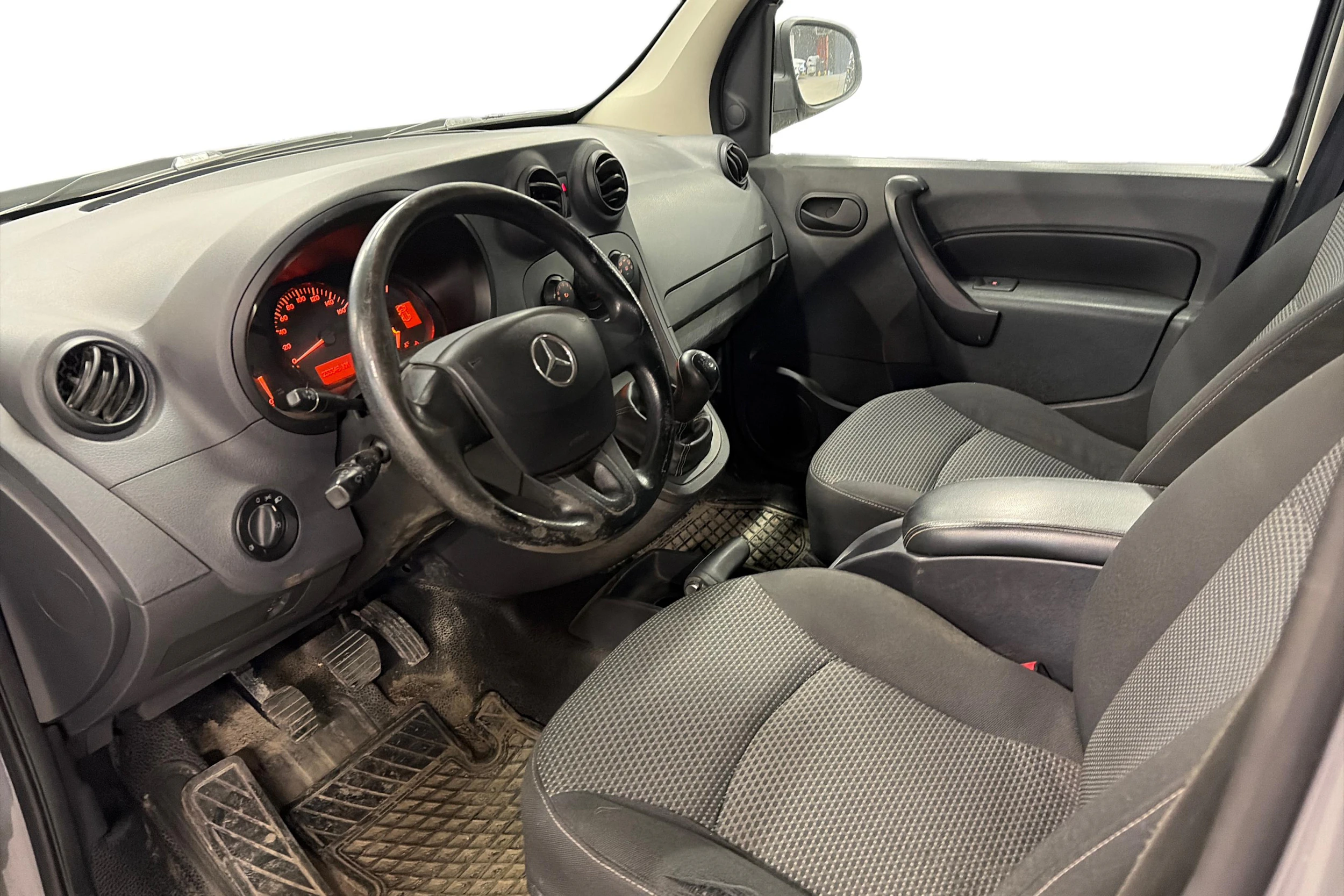 Harmaa Mercedes-Benz CITAN 2014 kuva 3.