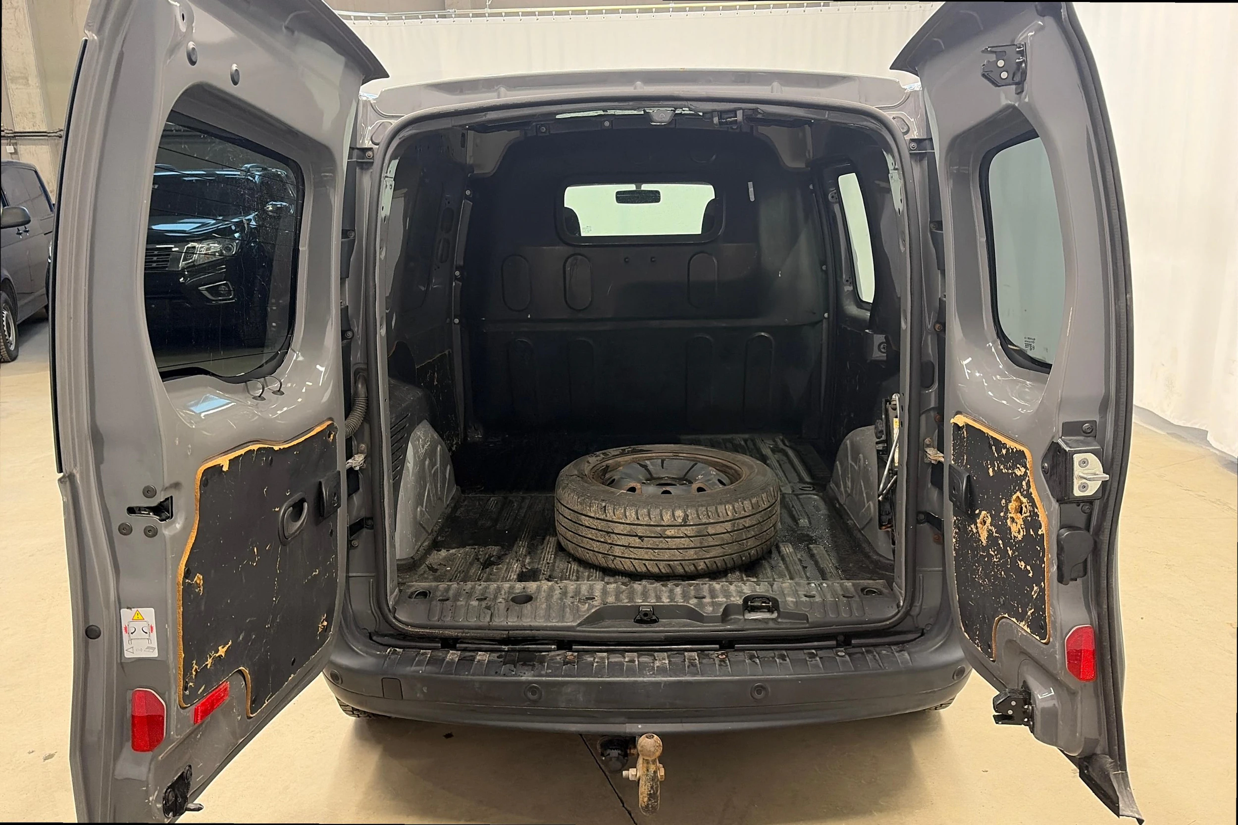 Harmaa Mercedes-Benz CITAN 2014 kuva 8.