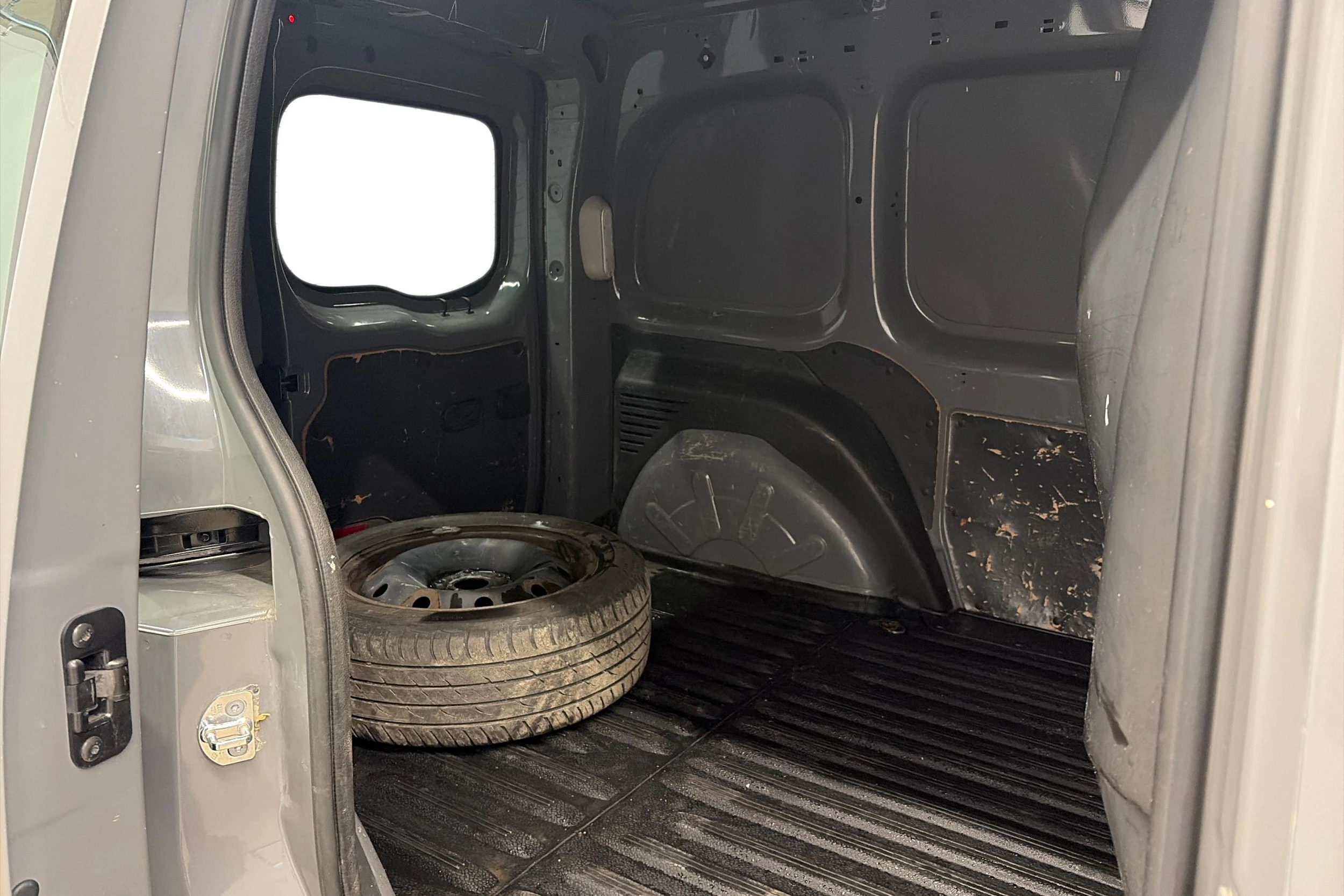 Harmaa Mercedes-Benz CITAN 2014 kuva 9.