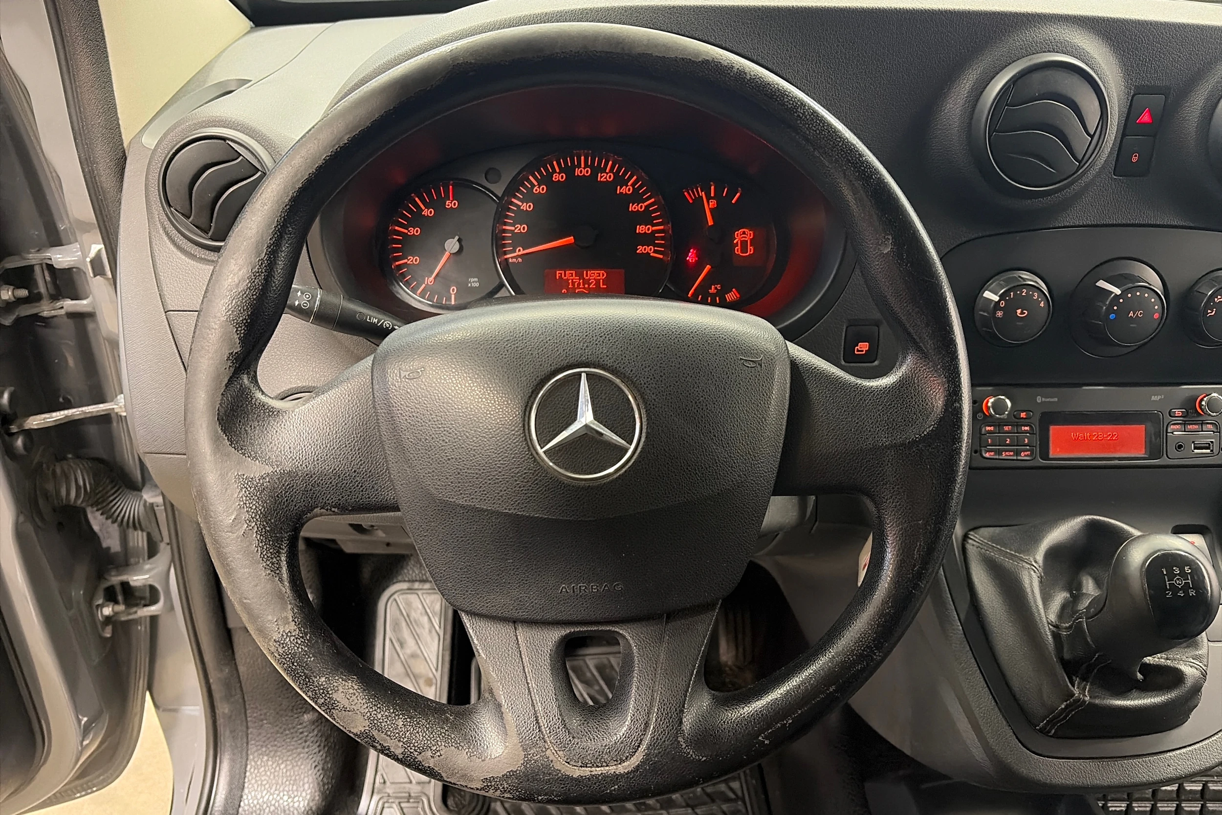 Harmaa Mercedes-Benz CITAN 2014 kuva 12.