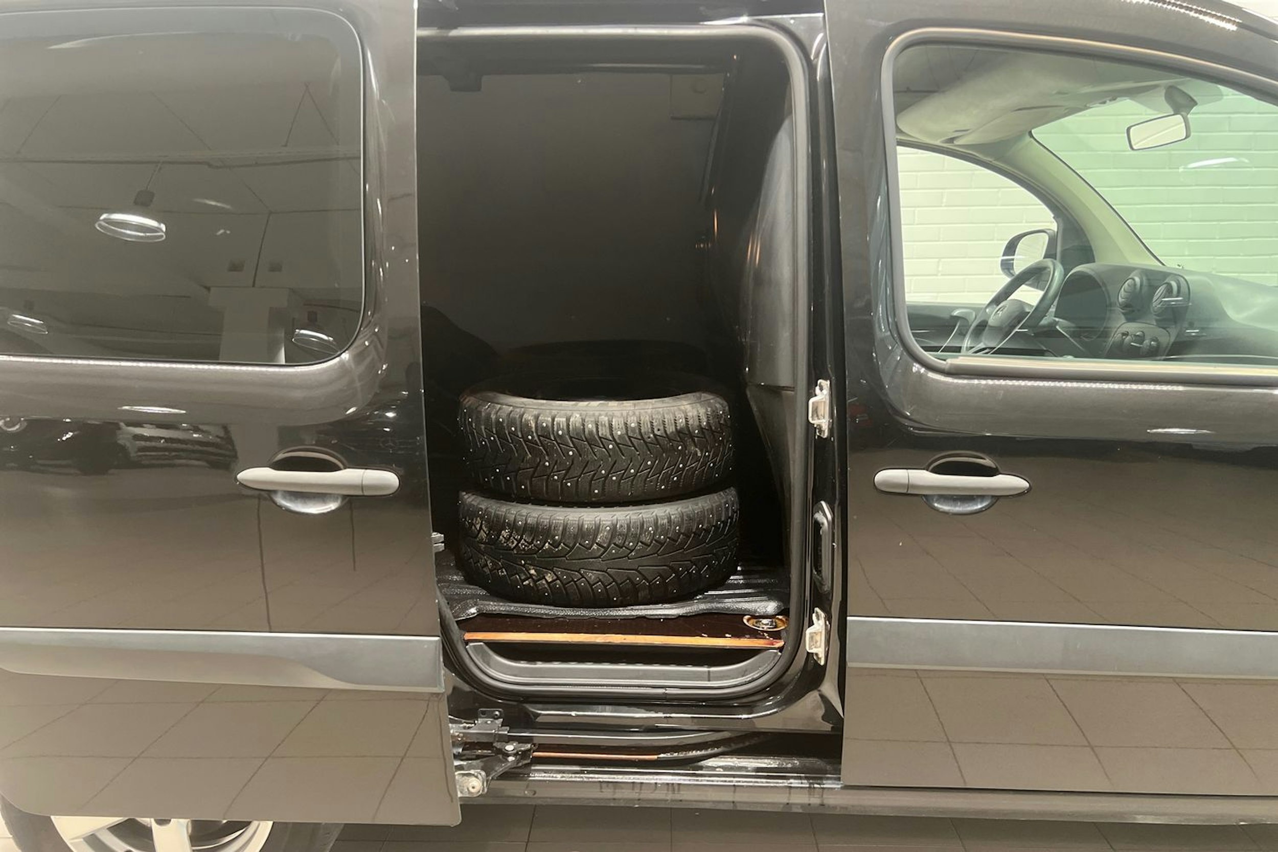 musta Mercedes-Benz Citan 2016 kuva 13.