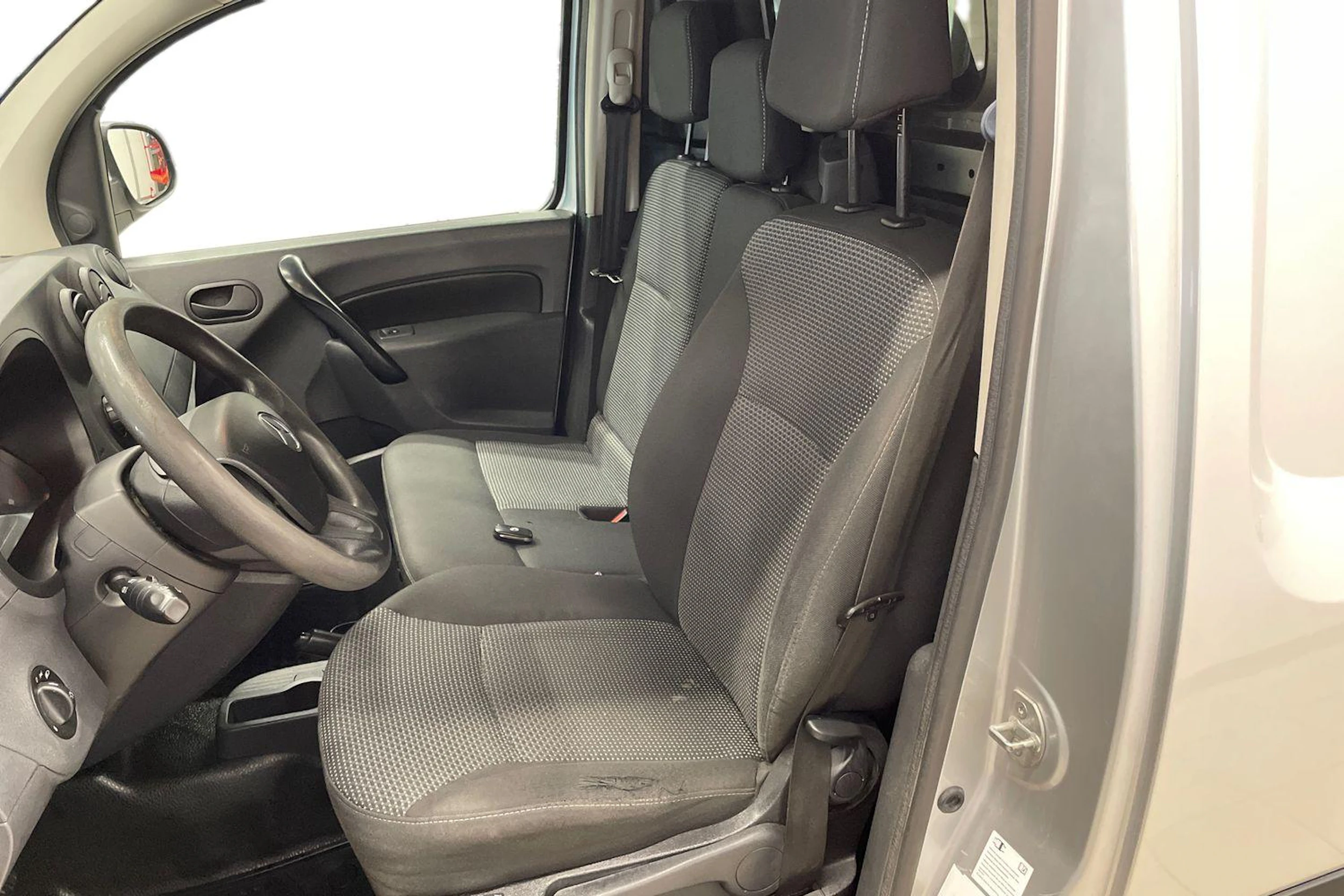 Harmaa Mercedes-Benz CITAN 2016 kuva 11.