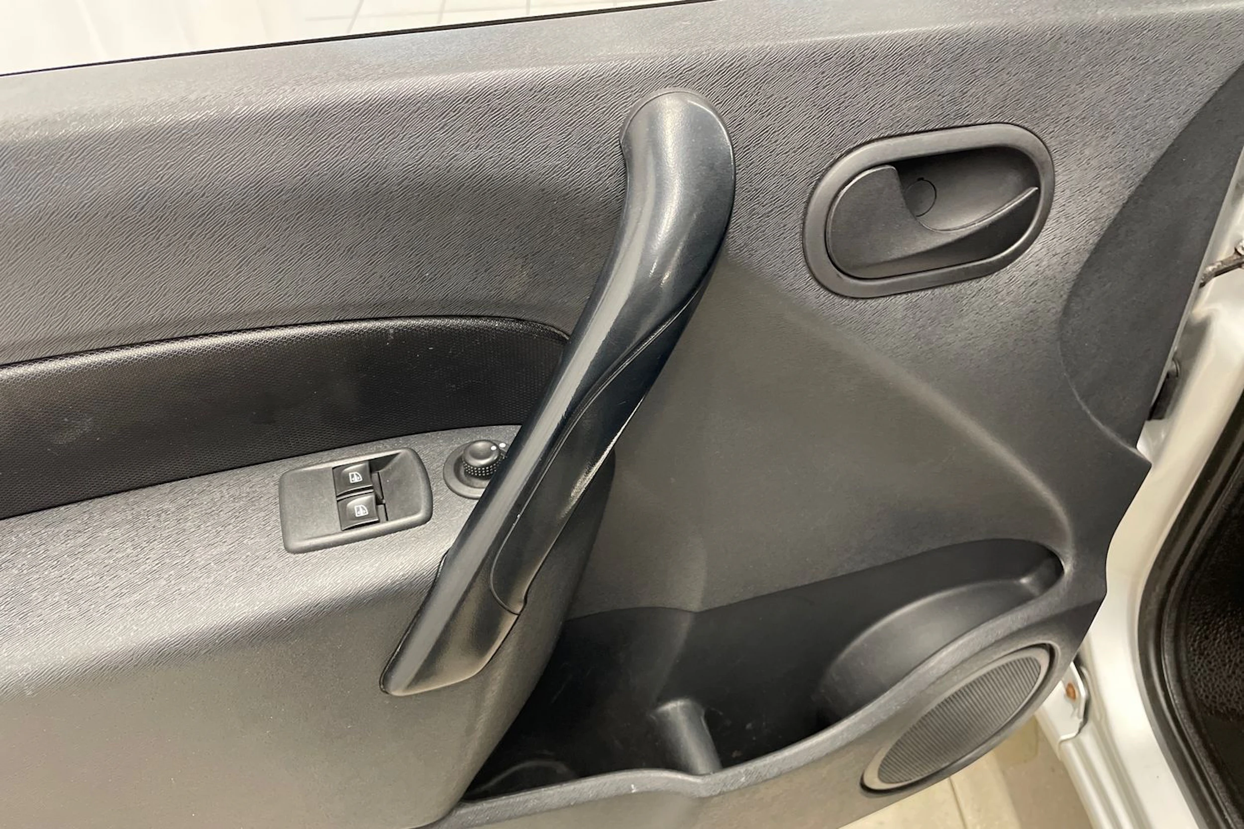 Harmaa Mercedes-Benz CITAN 2016 kuva 17.